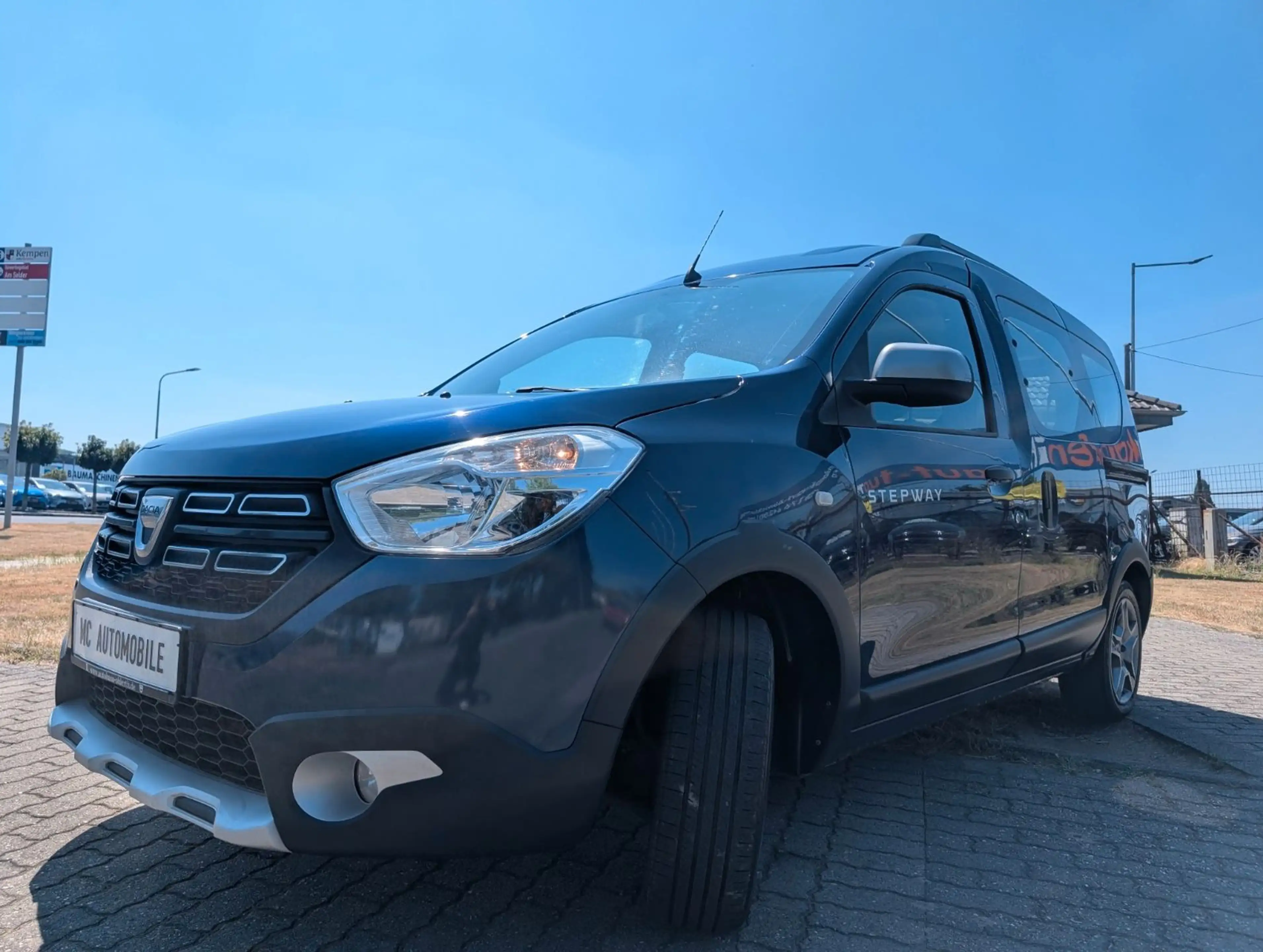 Dacia Dokker Stepway*1-HAND*AHK*KAMERA*PDC*NAVI !! — photo 13