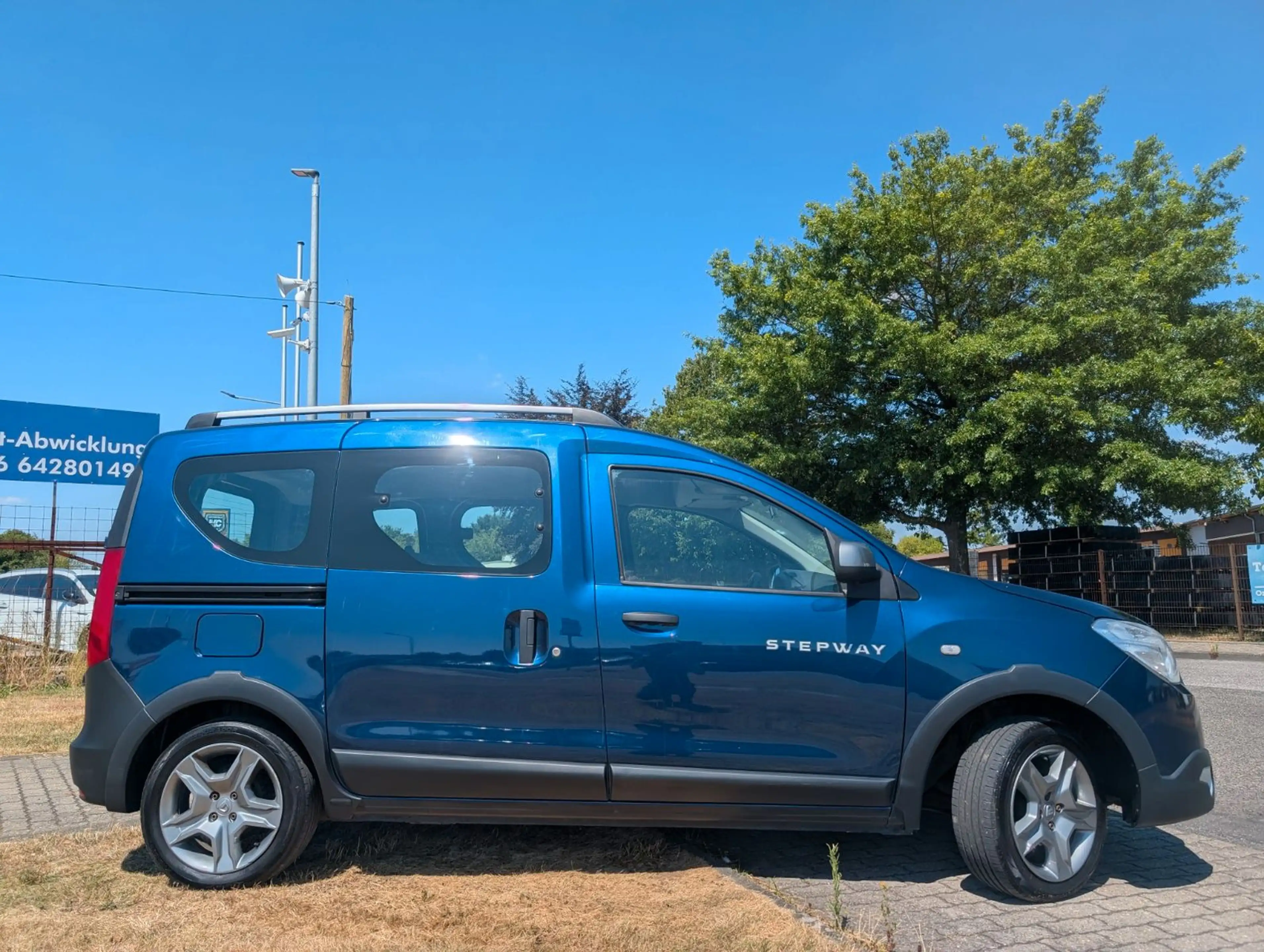 Dacia Dokker Stepway*1-HAND*AHK*KAMERA*PDC*NAVI !! — photo 8