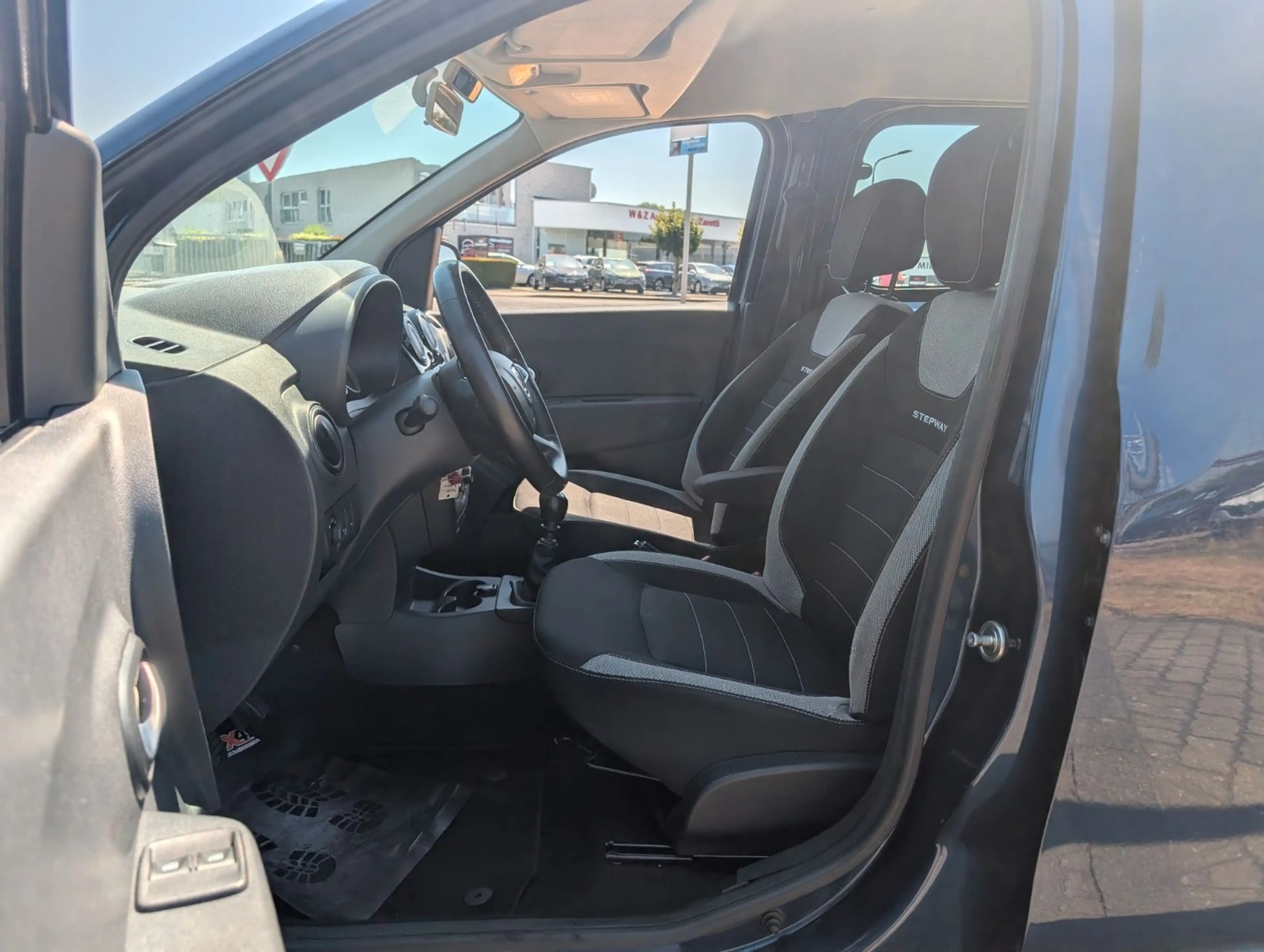 Dacia Dokker Stepway*1-HAND*AHK*KAMERA*PDC*NAVI !! — photo 15