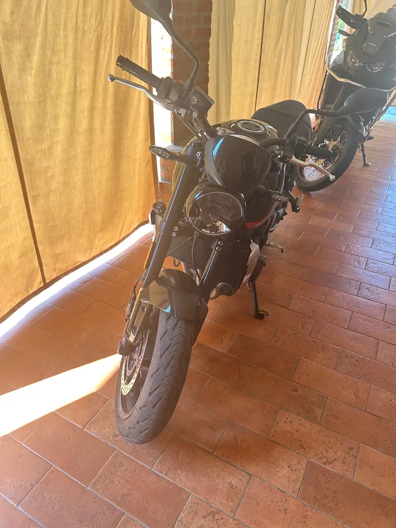 Triumph Trident 660 Nero - 2