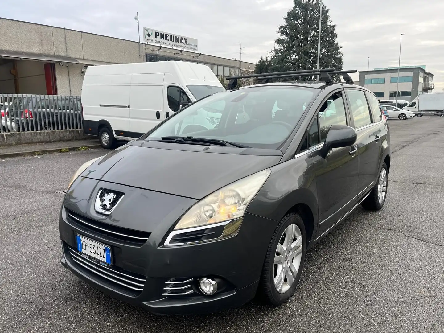 Peugeot 5008 5008 1.6 HDi 112CV Active Grijs - 1