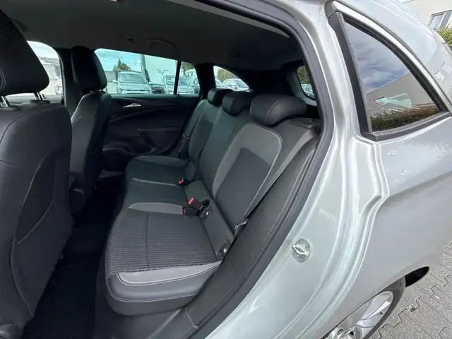 Opel Astra view 16