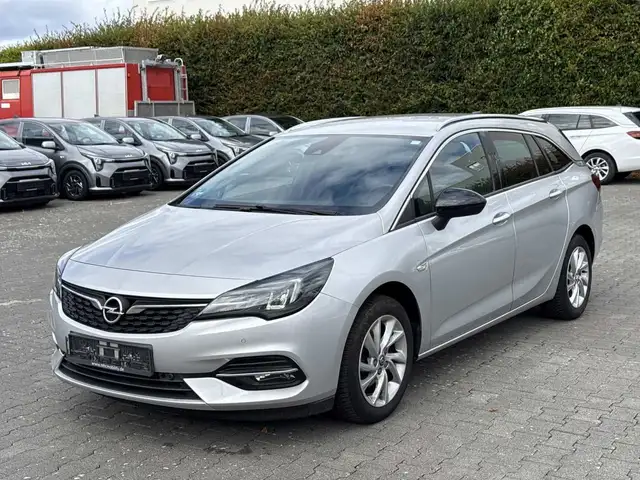 Opel Astra view 2