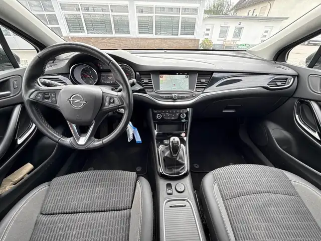 Opel Astra view 11