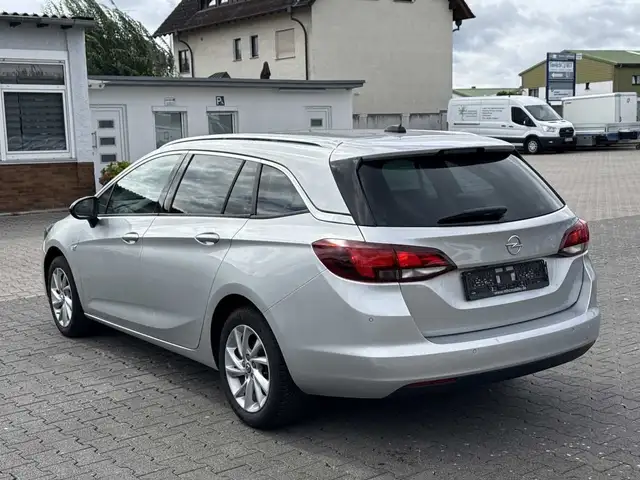 Opel Astra view 8