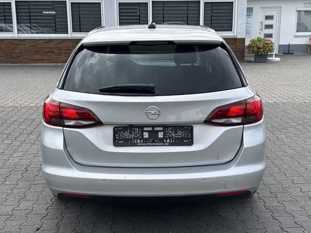 Opel Astra view 9