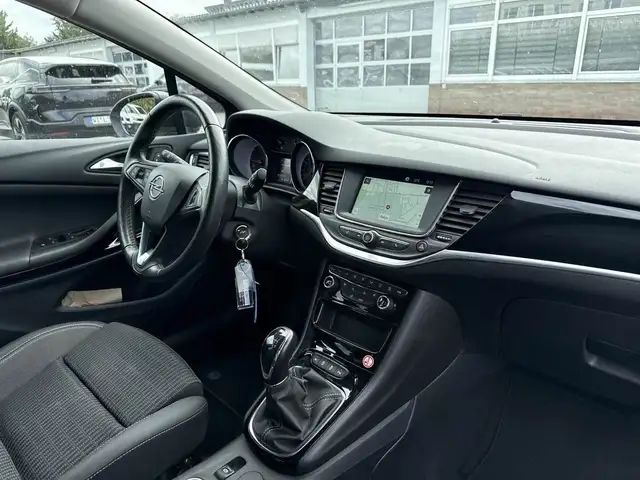 Opel Astra view 10