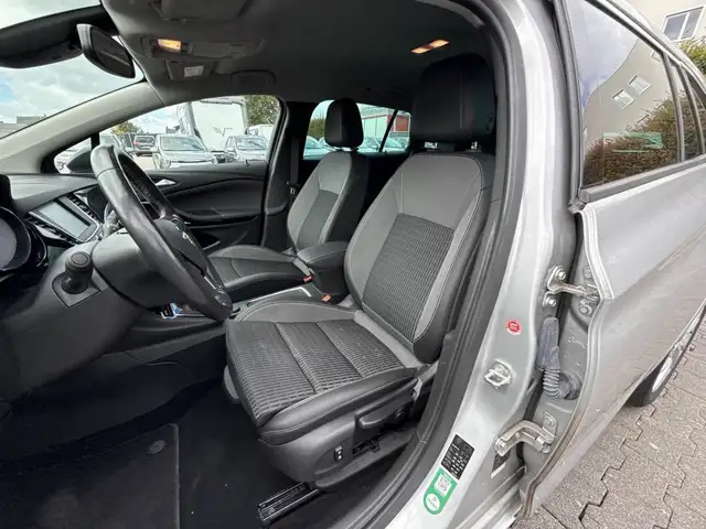 Opel Astra view 12