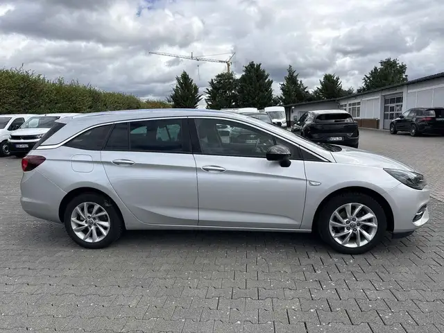 Opel Astra view 5