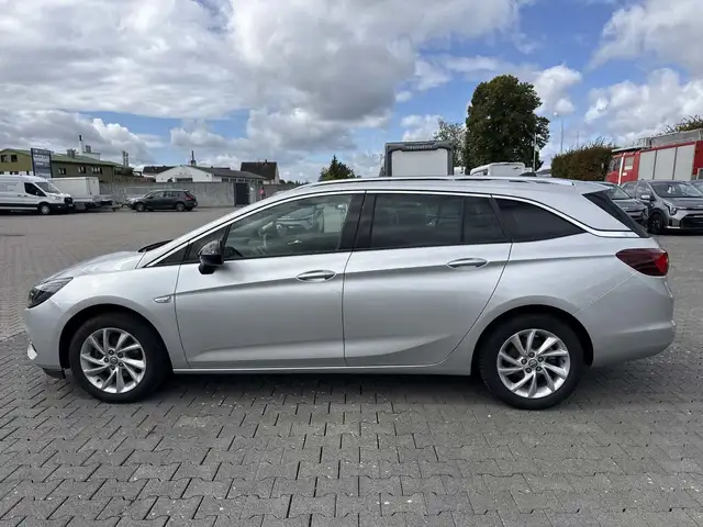 Opel Astra view 6