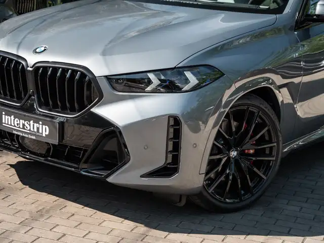 BMW X6 view 2
