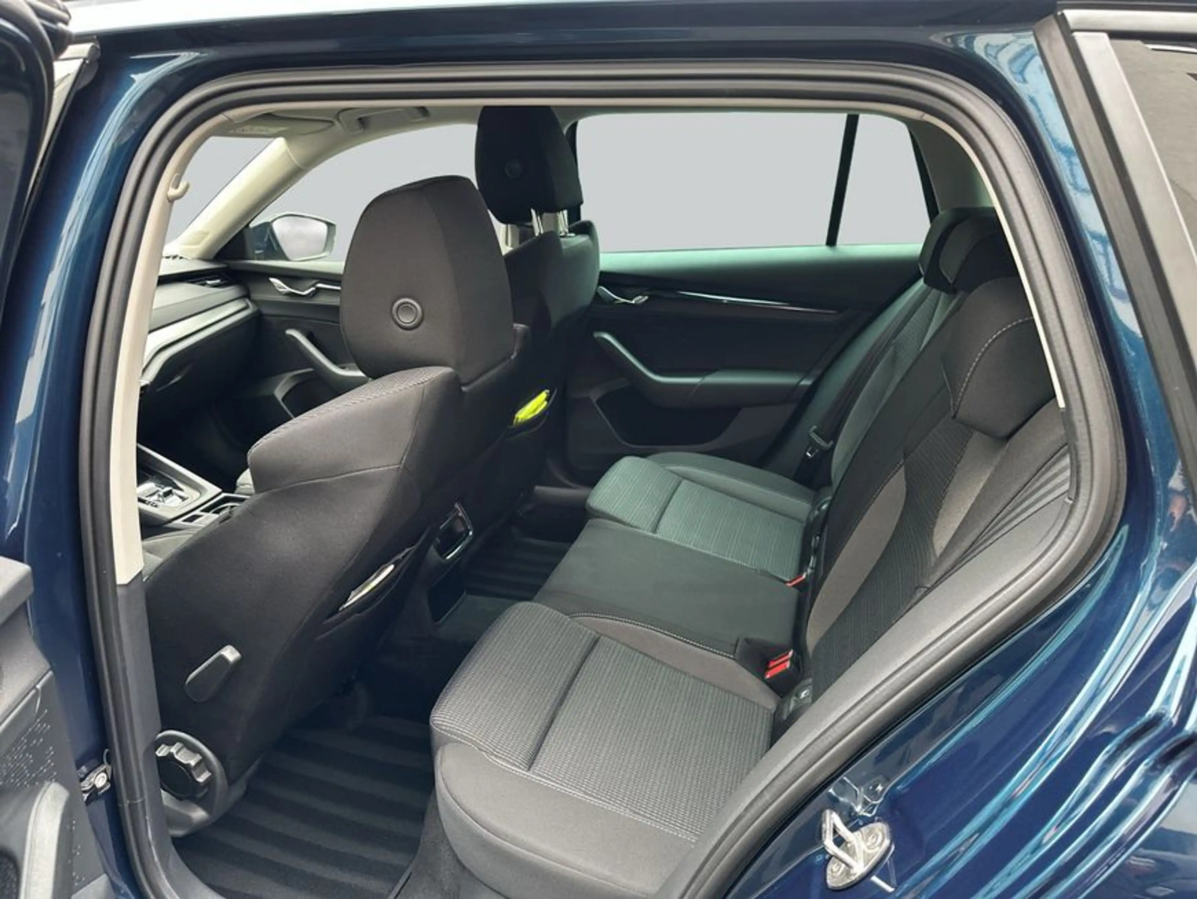 Skoda Octavia Combi 1.5 TSI e-TEC AHK — photo 11