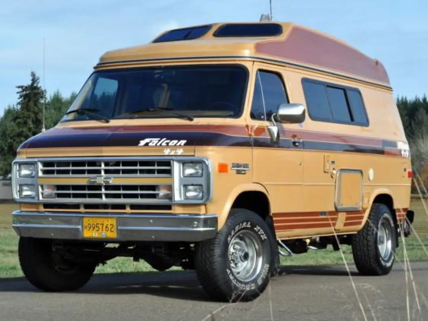 Chevrolet G G20 Falcon Intervec 4x4 Camper Van, 350cui V8 Бежевый  - 1