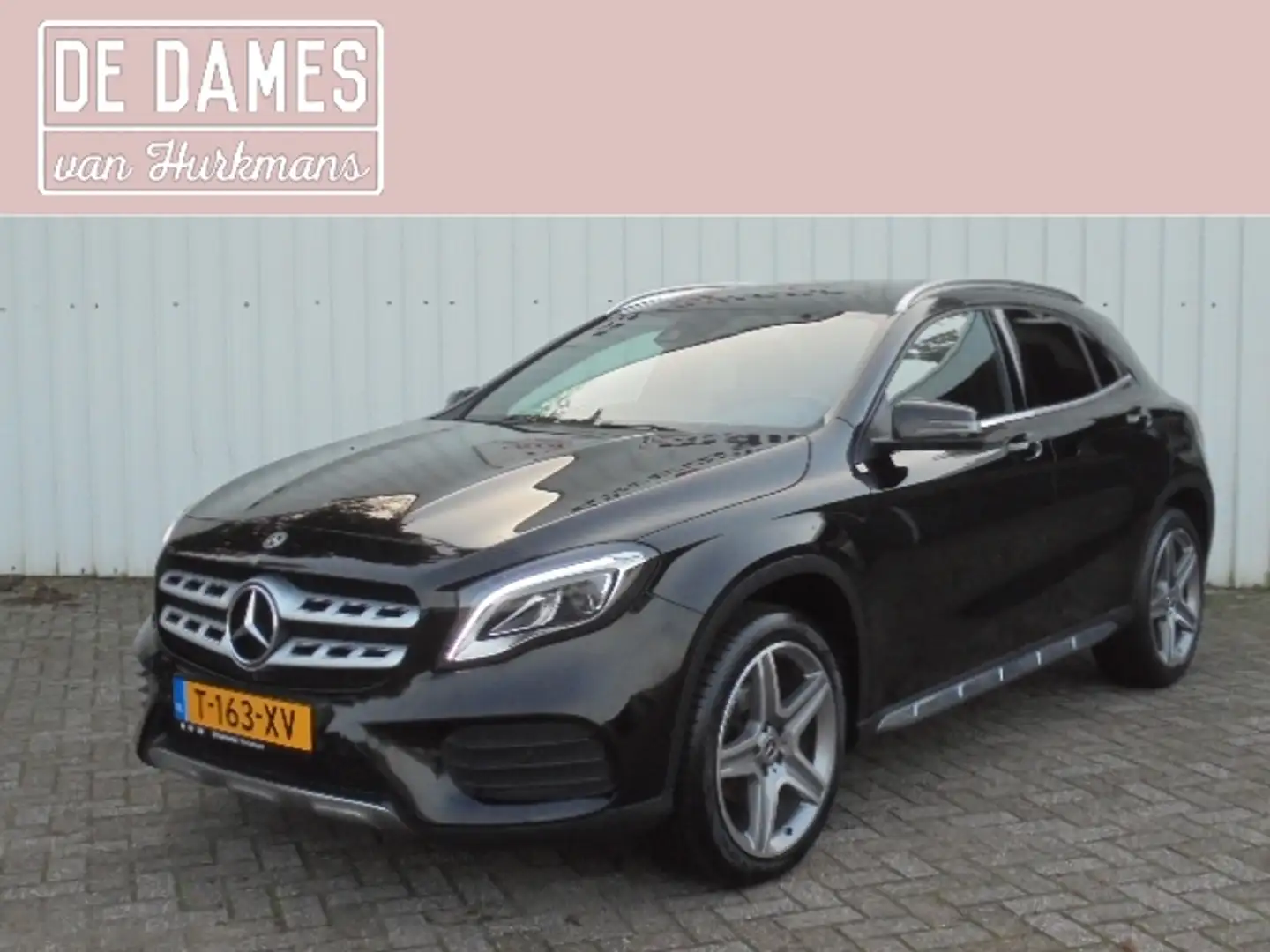 Mercedes-Benz GLA 180 AUTOMAAT BUSINESS SOL. AMG PACK Černá - 1