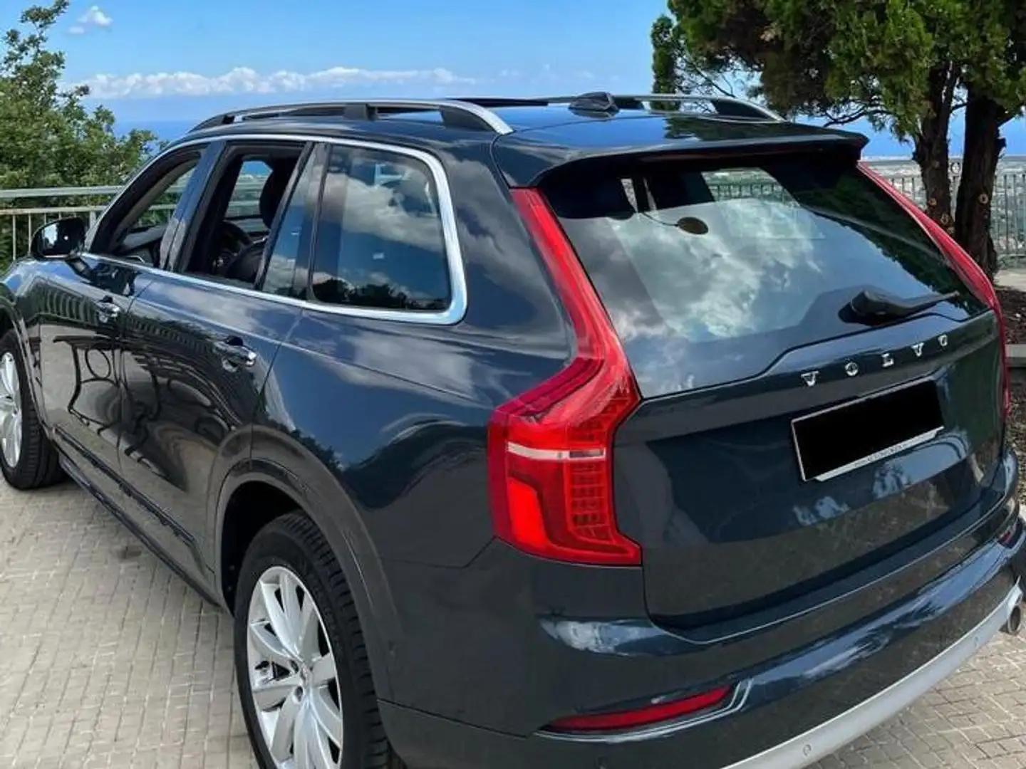 Volvo XC90 D5 AWD 235 ch Geartronic 5pl Momentum TOIT PANO Bleu - 2