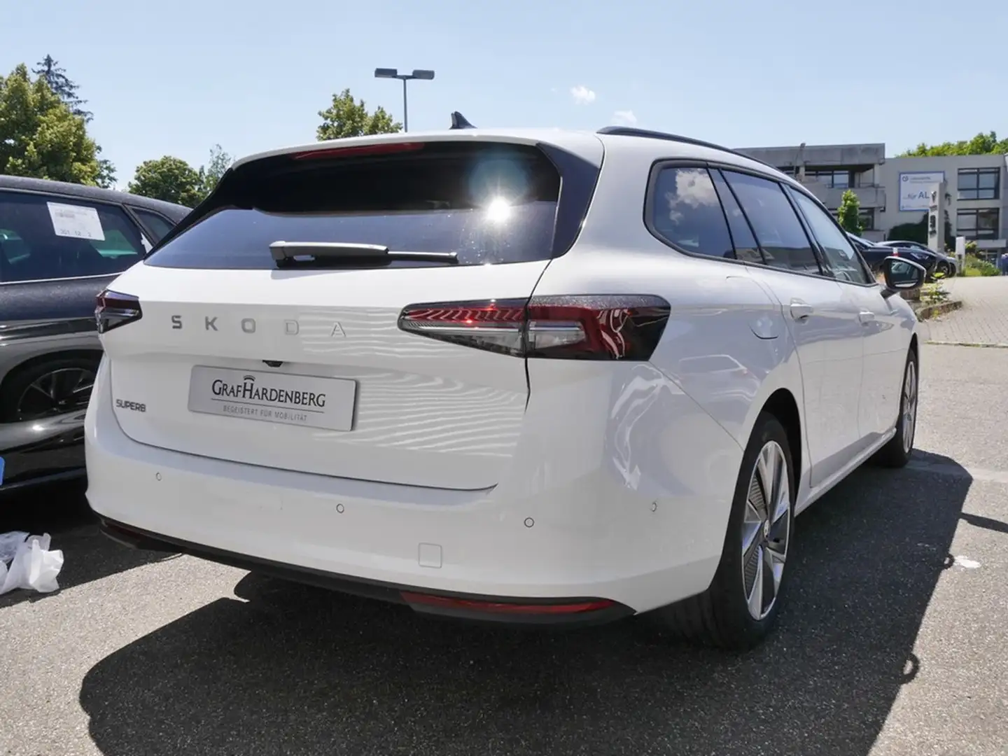 Skoda Superb Combi Selection 1.5 DSG L&S AHK Weiß - 2