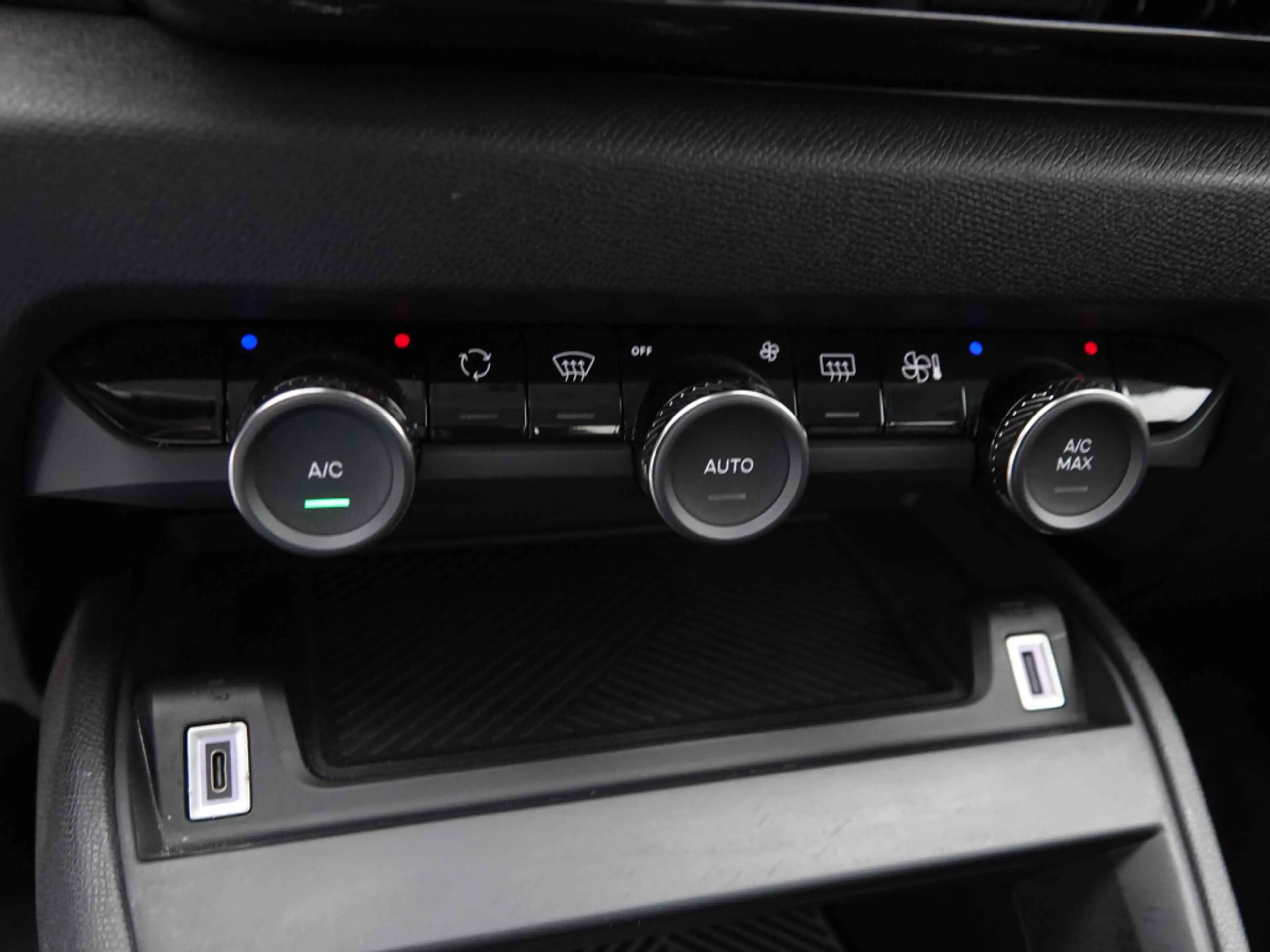 Citroen C4 X 1.2 T 100 You | GPS by App — photo 14