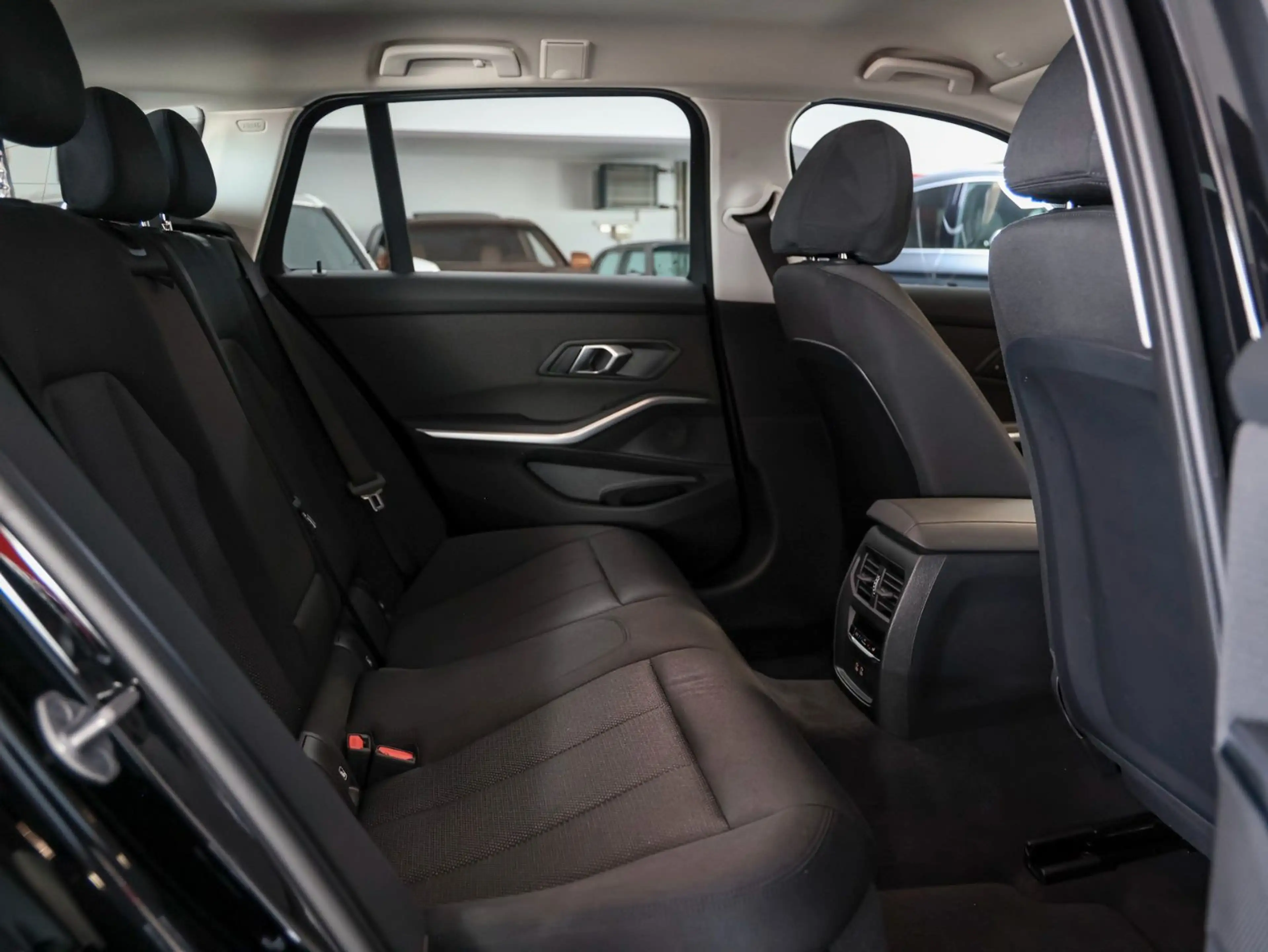 BMW 318 d Touring *LED-DAB-KAMERA-SHADOWLINE* — photo 6