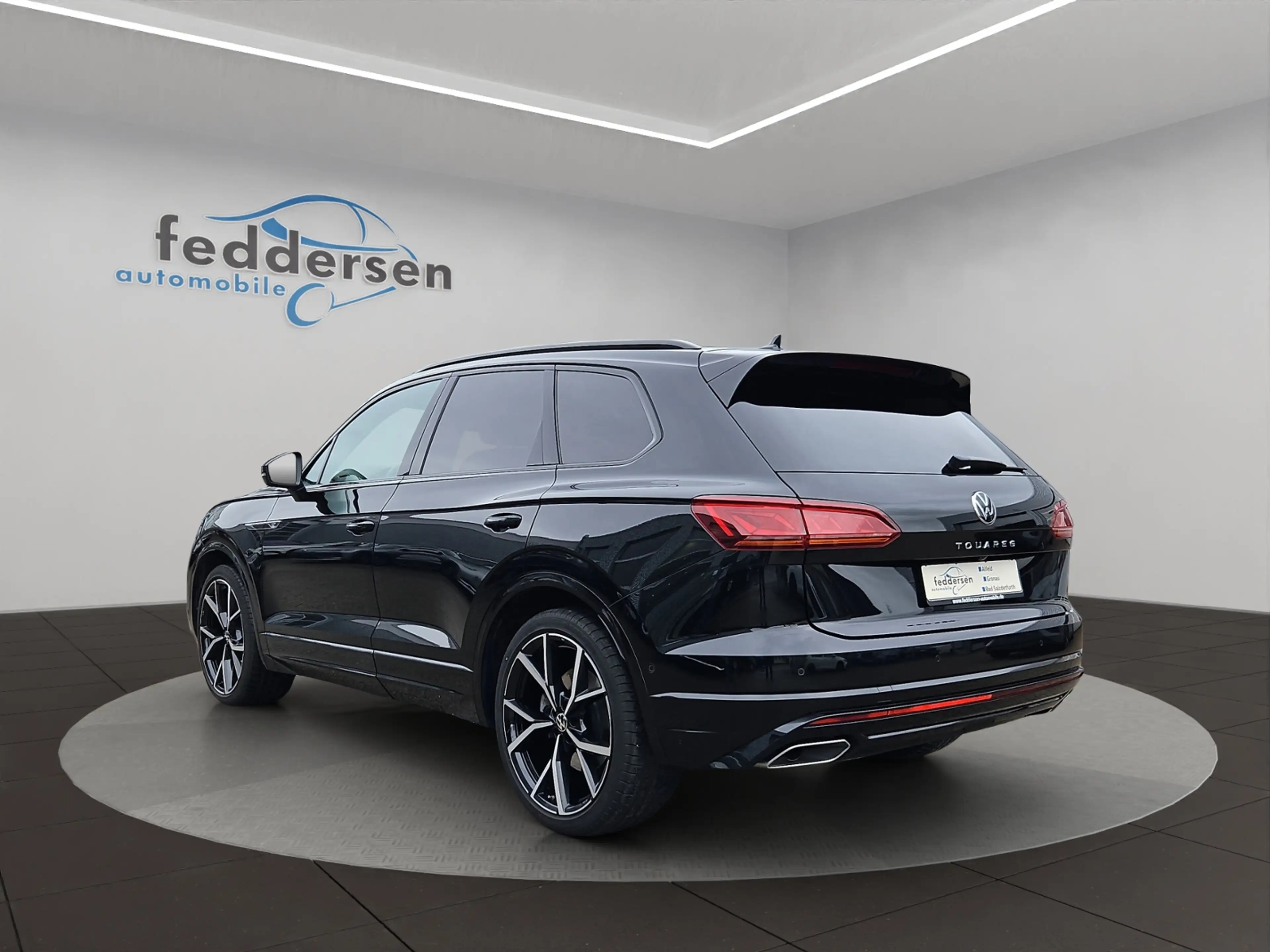 Volkswagen Touareg R-Line Black Style 4Motion 3.0 V6 TSI AHK HUD Pan — photo 6