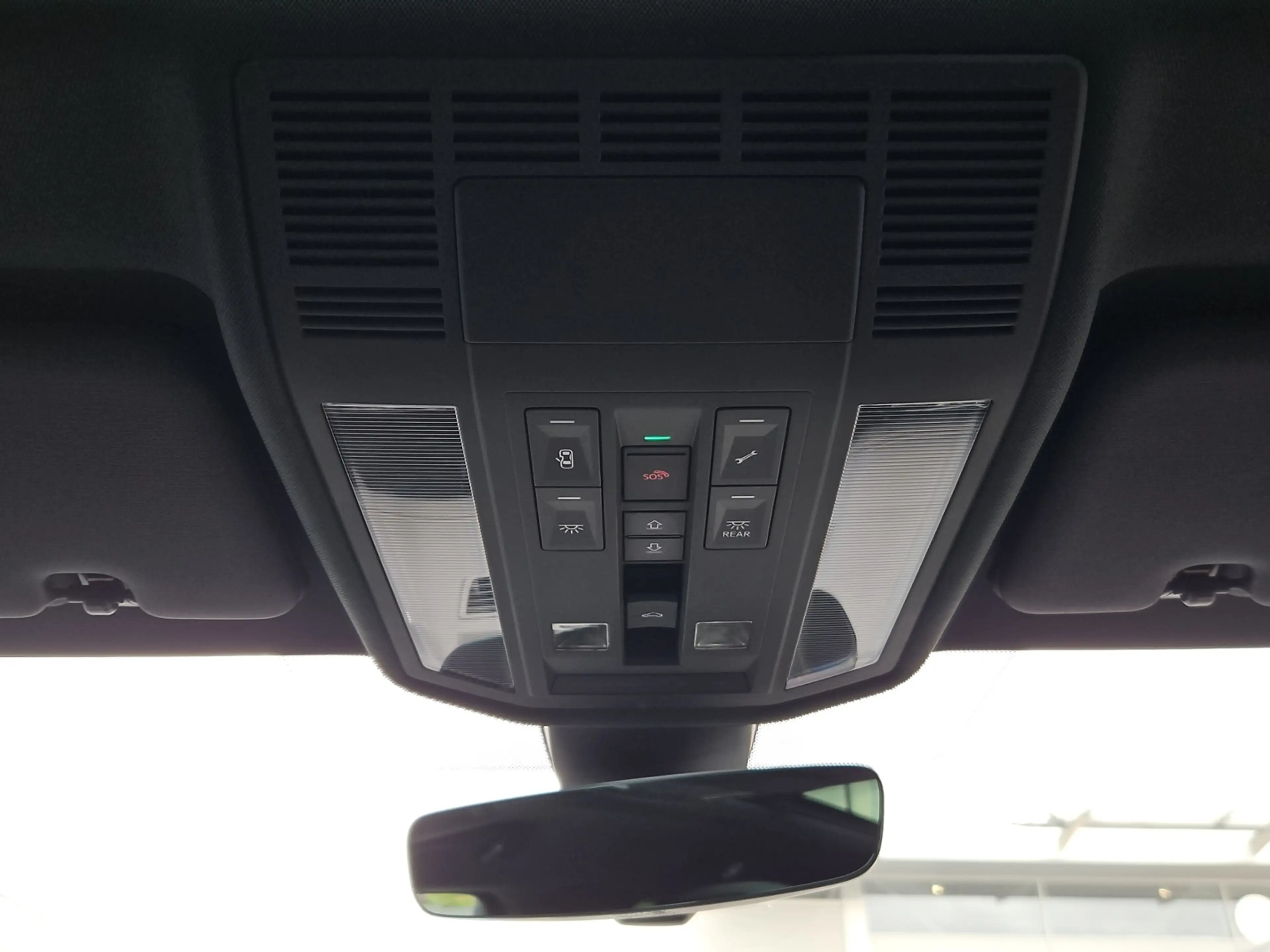 Volkswagen Touareg R-Line Black Style 4Motion 3.0 V6 TSI AHK HUD Pan — photo 16