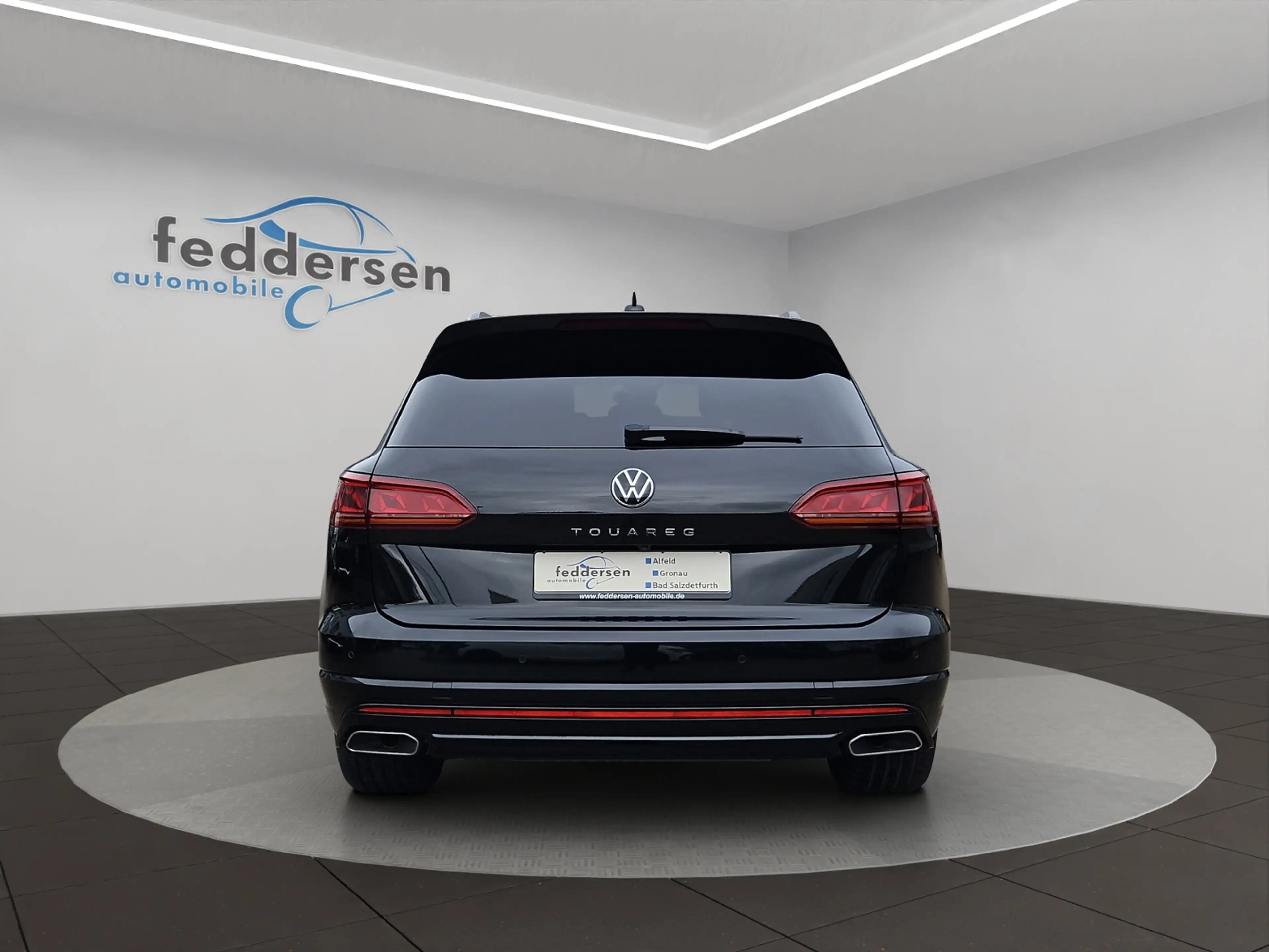 Volkswagen Touareg R-Line Black Style 4Motion 3.0 V6 TSI AHK HUD Pan — photo 5