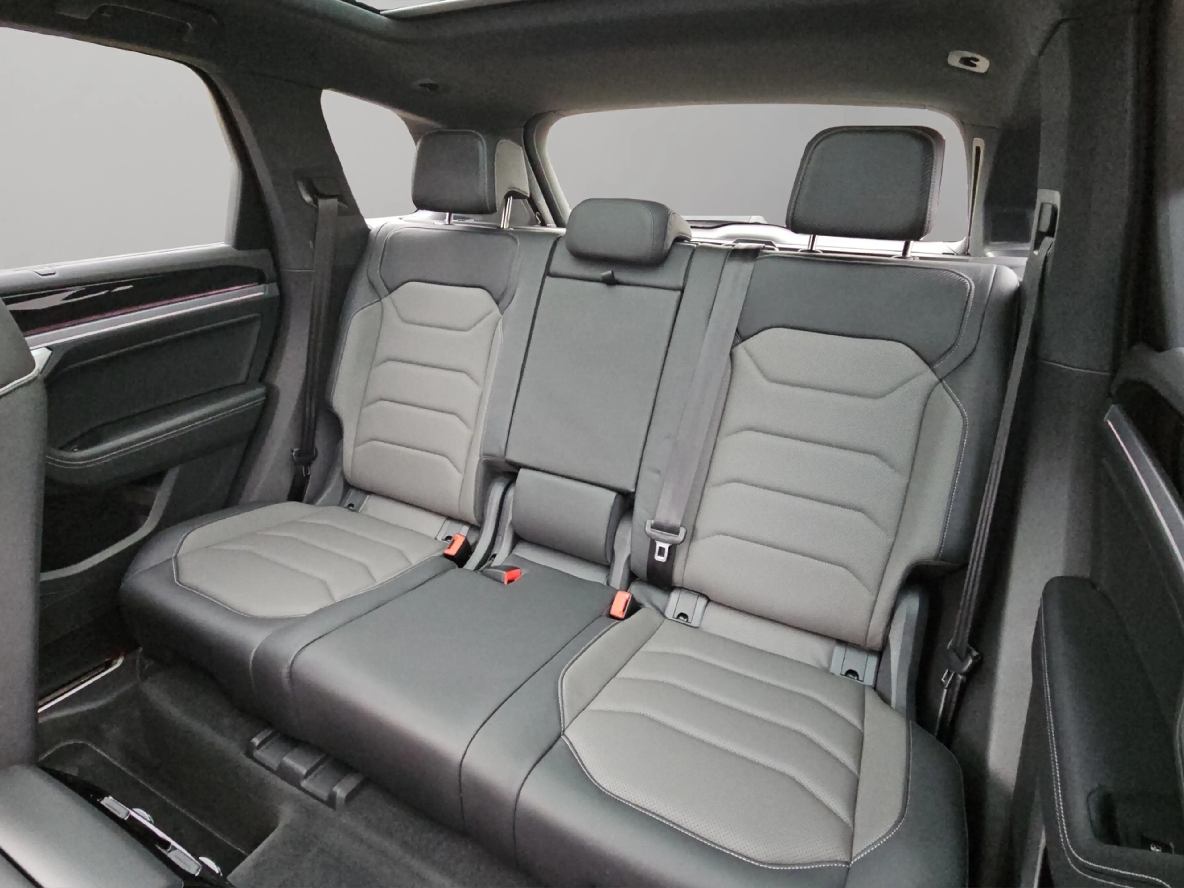 Volkswagen Touareg R-Line Black Style 4Motion 3.0 V6 TSI AHK HUD Pan — photo 19