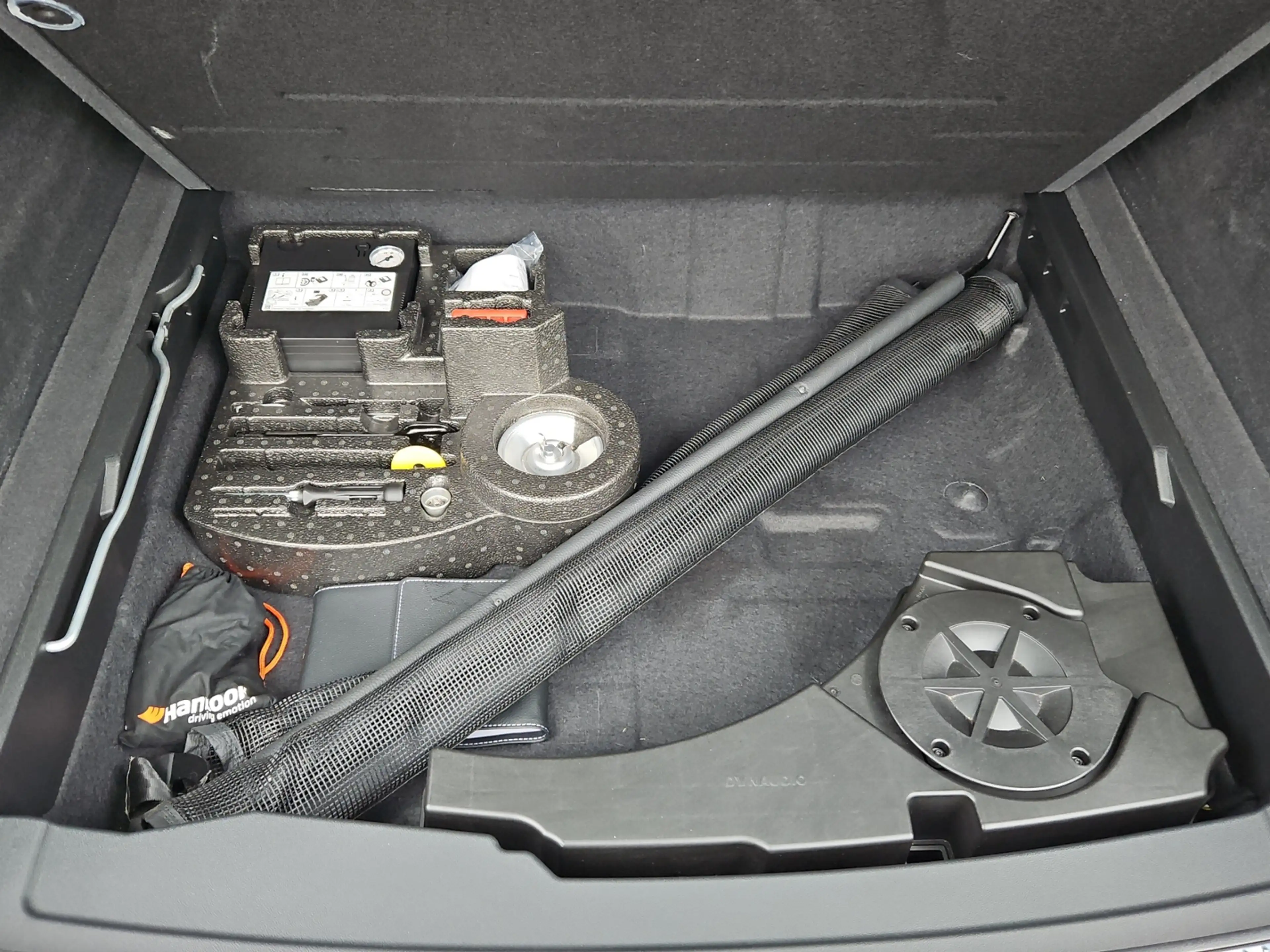 Volkswagen Touareg R-Line Black Style 4Motion 3.0 V6 TSI AHK HUD Pan — photo 23