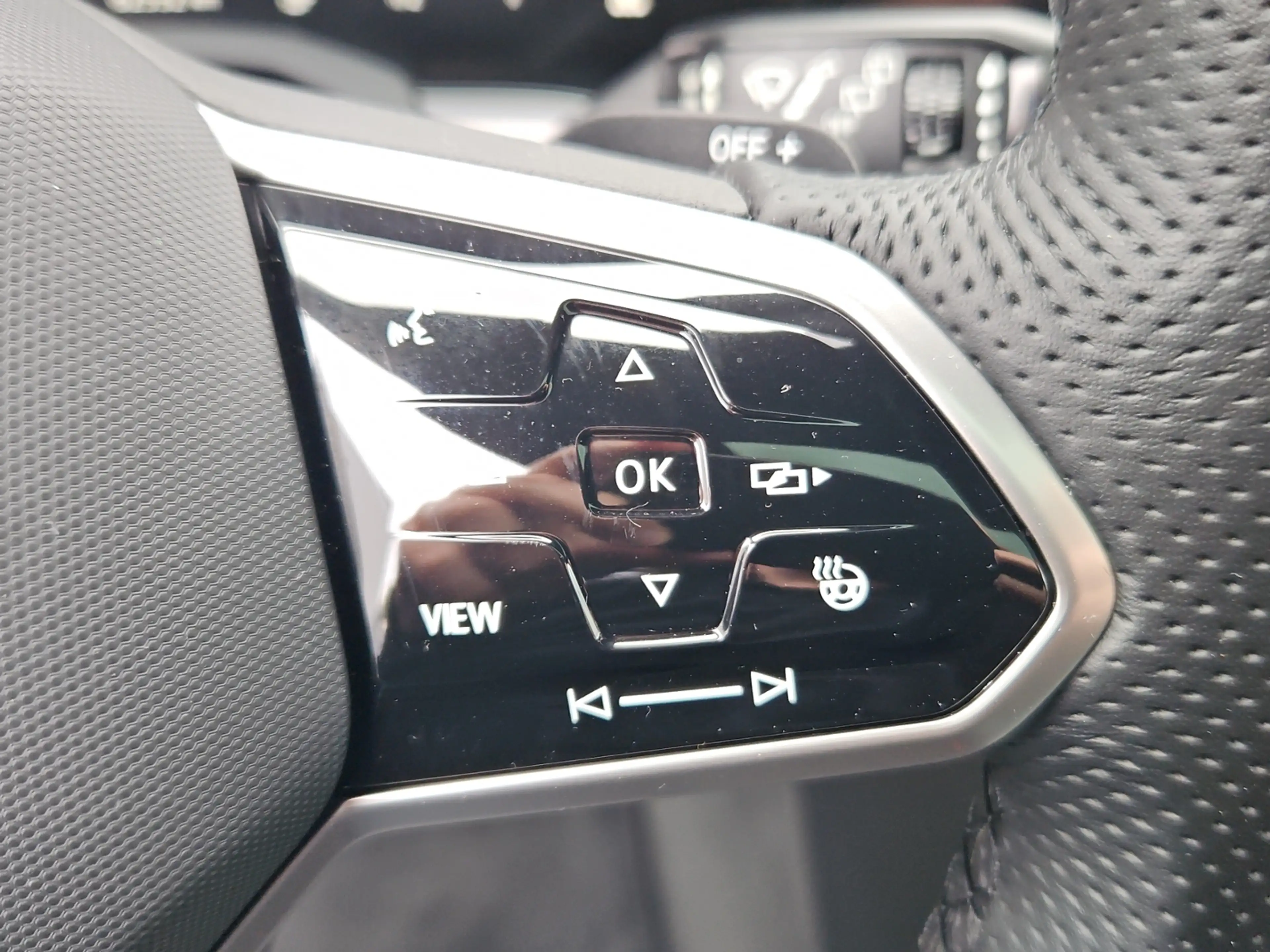 Volkswagen Touareg R-Line Black Style 4Motion 3.0 V6 TSI AHK HUD Pan — photo 15