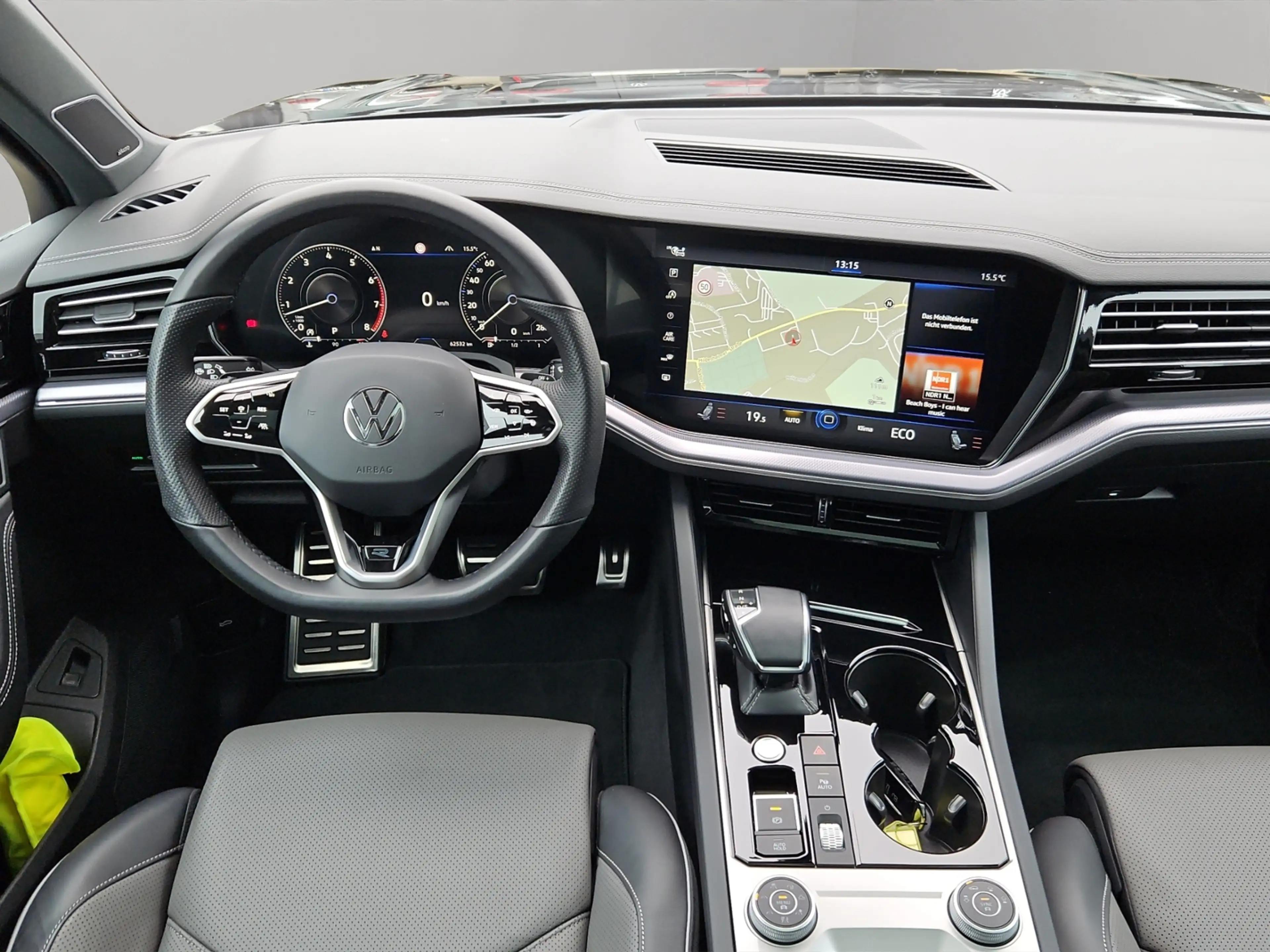 Volkswagen Touareg R-Line Black Style 4Motion 3.0 V6 TSI AHK HUD Pan — photo 9
