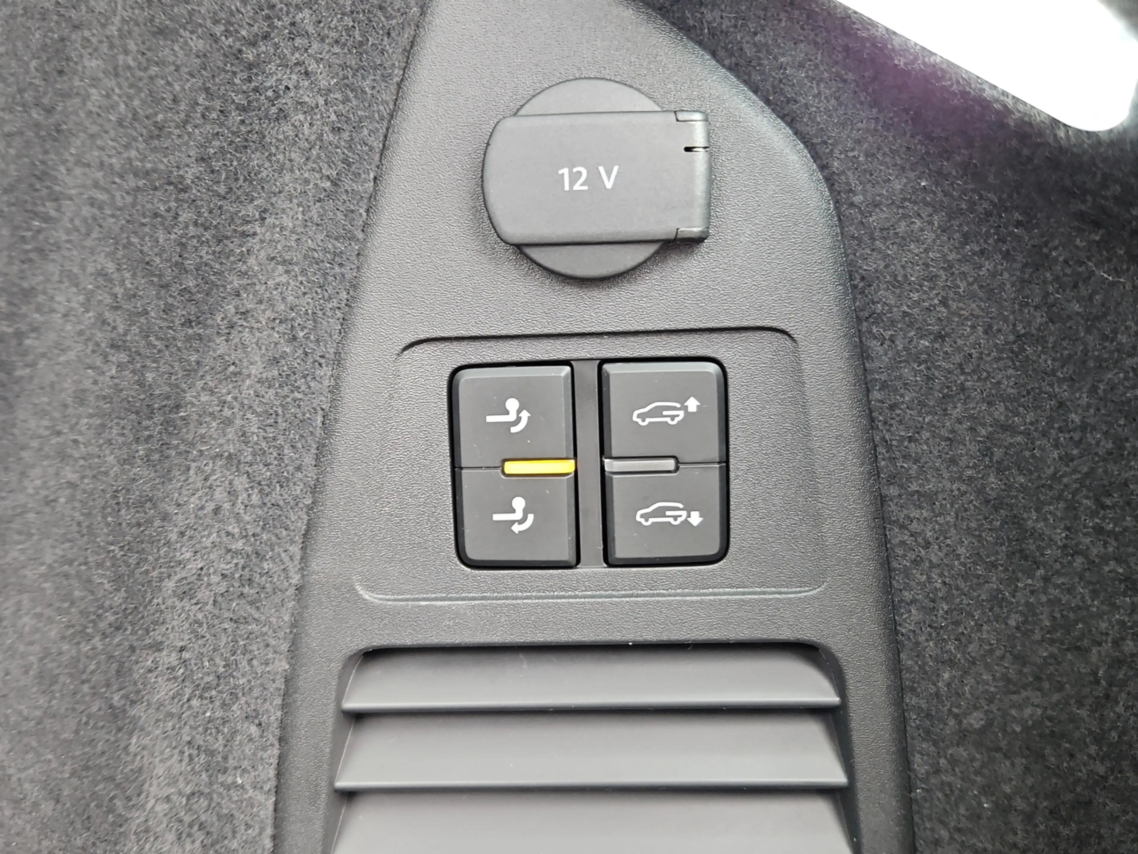 Volkswagen Touareg R-Line Black Style 4Motion 3.0 V6 TSI AHK HUD Pan — photo 24