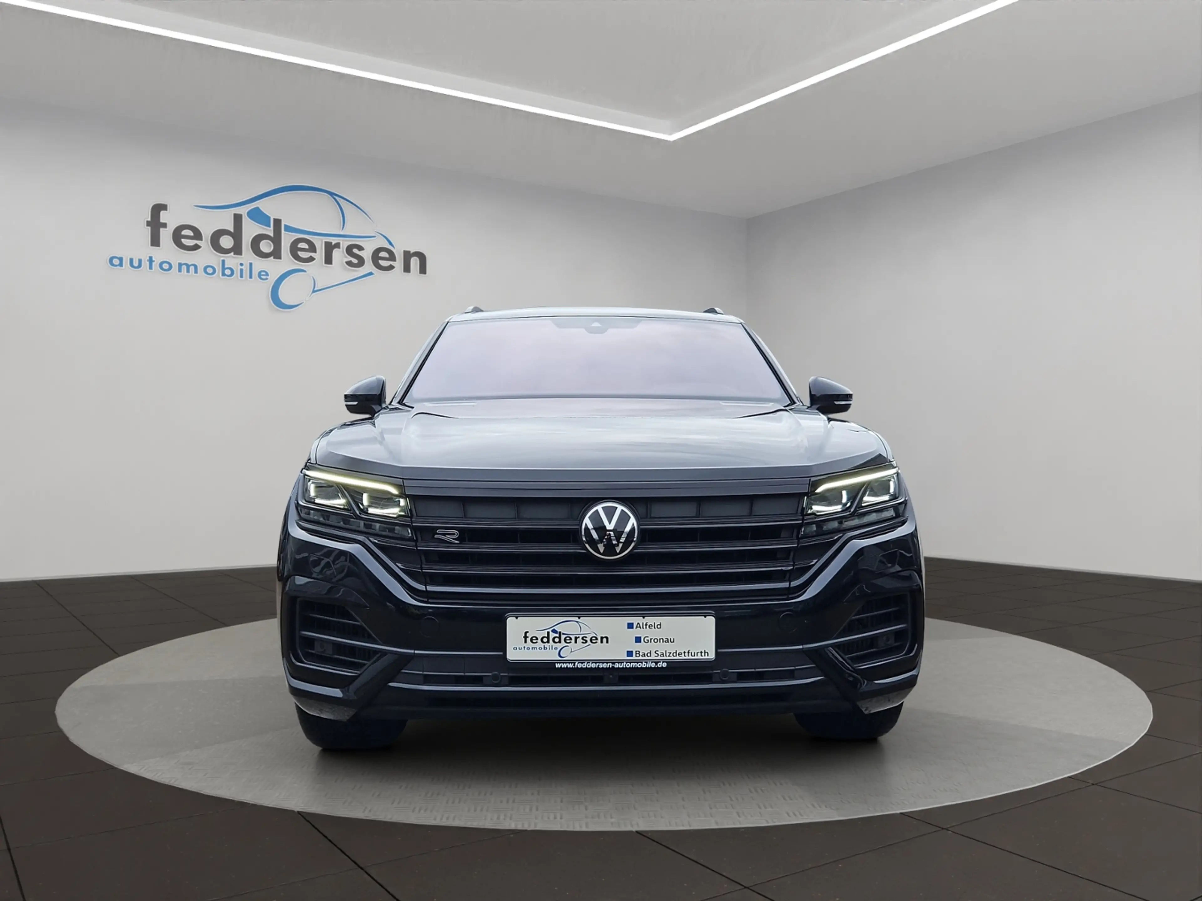 Volkswagen Touareg R-Line Black Style 4Motion 3.0 V6 TSI AHK HUD Pan — photo 3