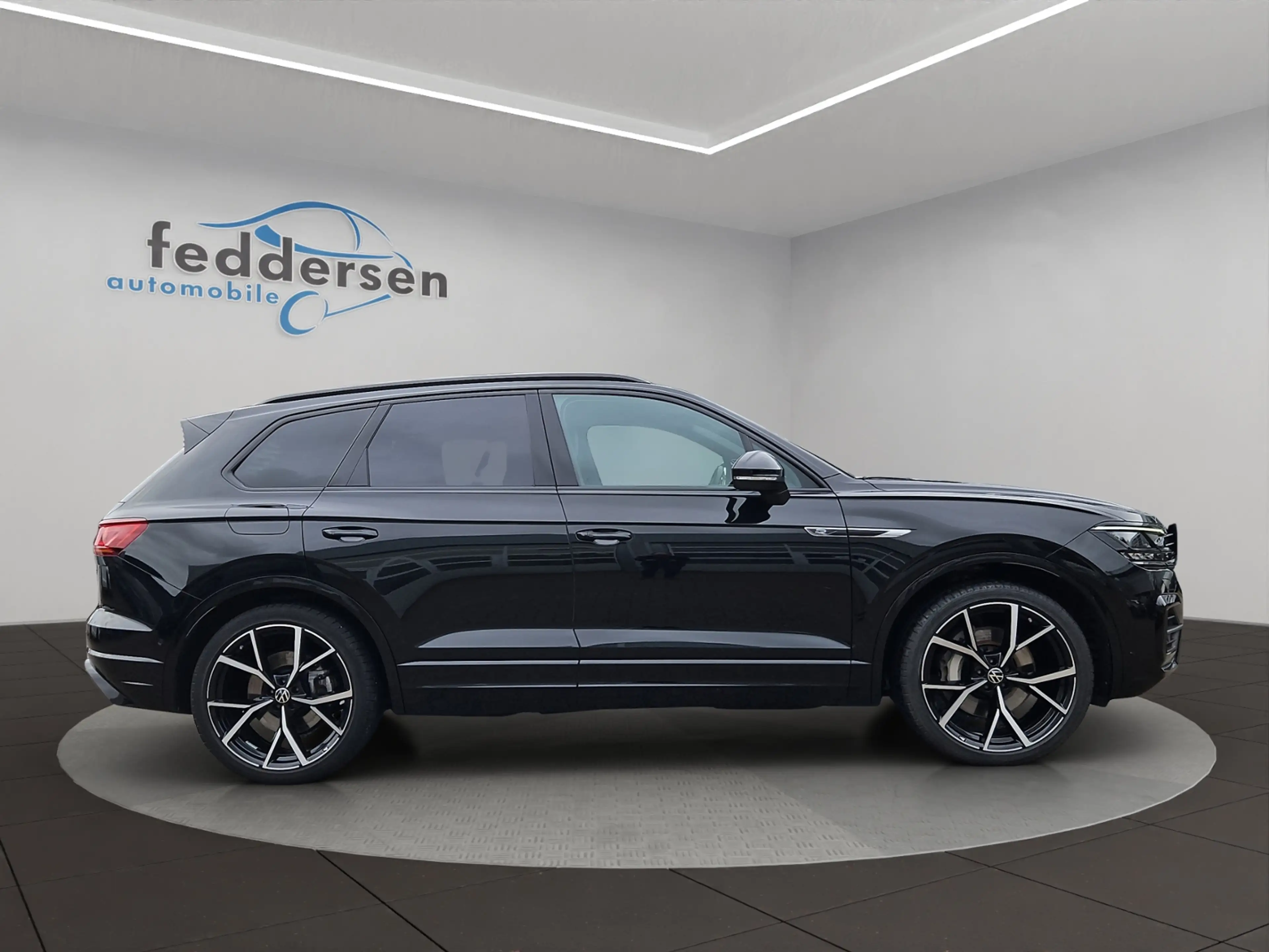 Volkswagen Touareg R-Line Black Style 4Motion 3.0 V6 TSI AHK HUD Pan — photo 4