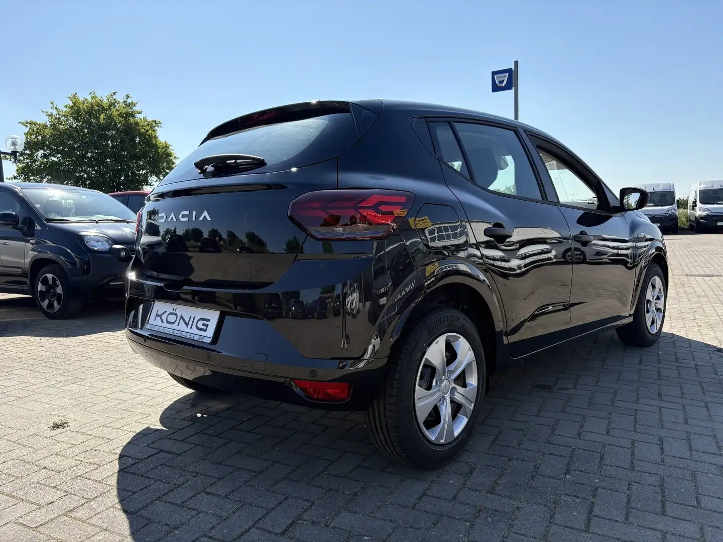 Dacia Sandero Essential TCe 90 Schwarz - 2