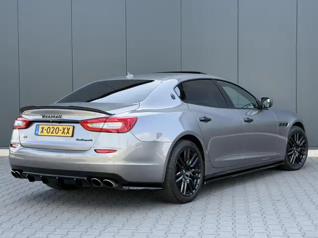 Maserati Quattroporte view 4