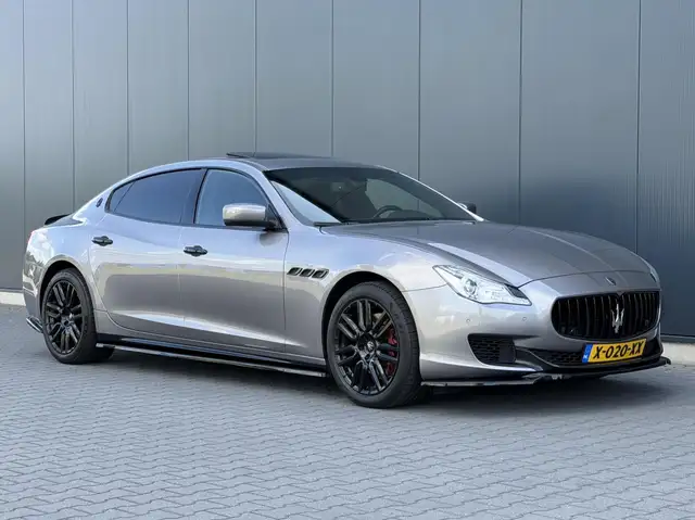 Maserati Quattroporte view 10
