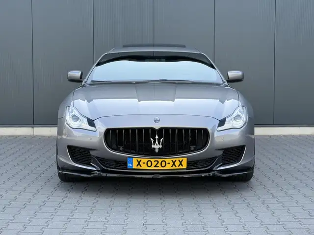 Maserati Quattroporte view 7