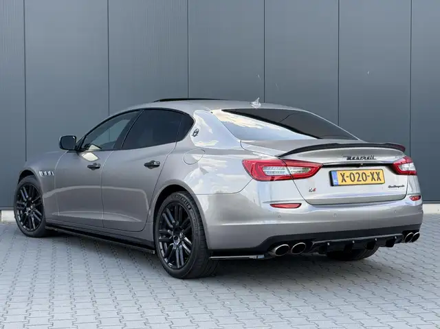 Maserati Quattroporte view 3