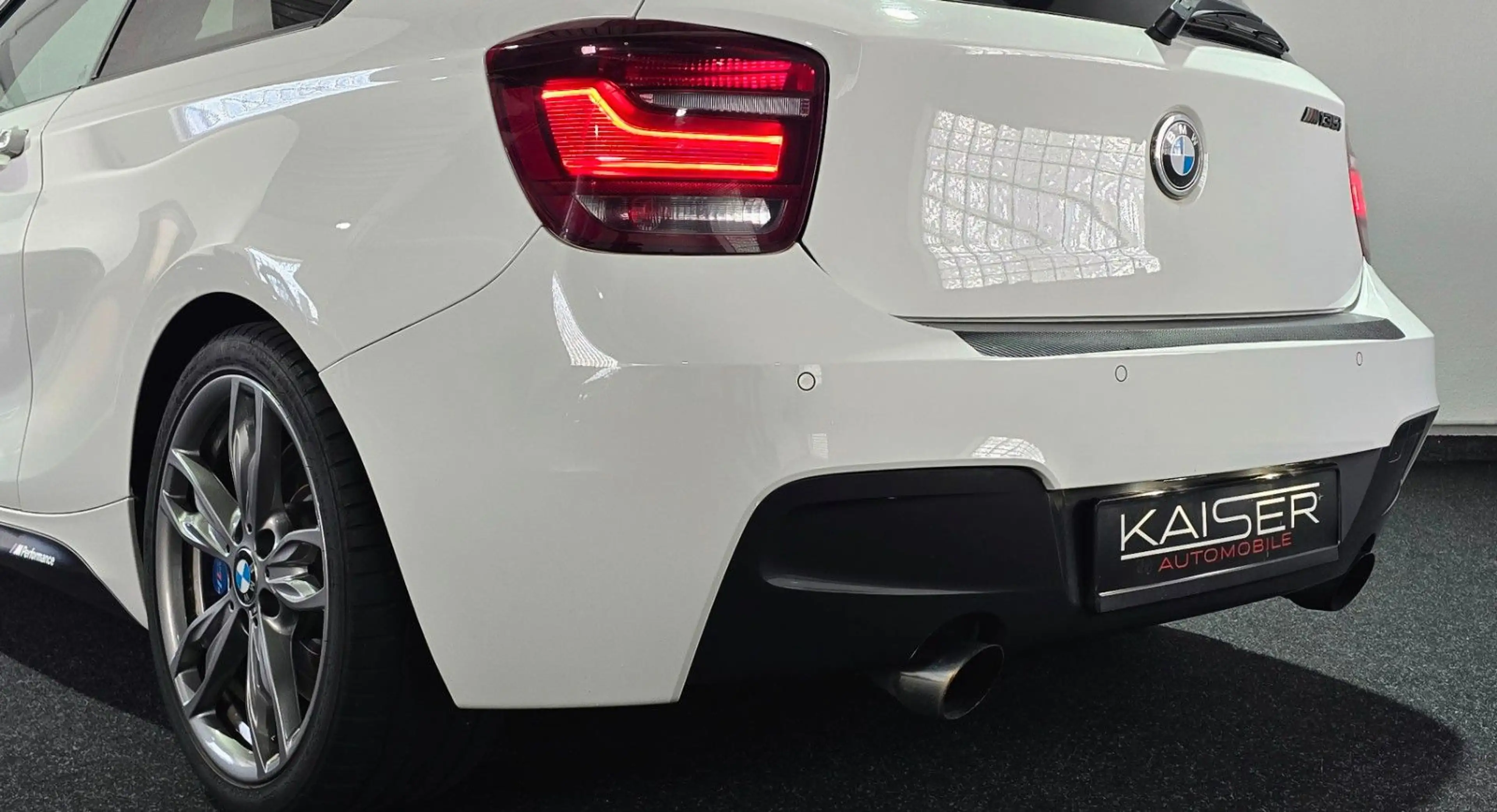 BMW 135 i*NAVI PROF*HARMAN KARDON*BASTUCK*LEDER*AUTO — photo 19