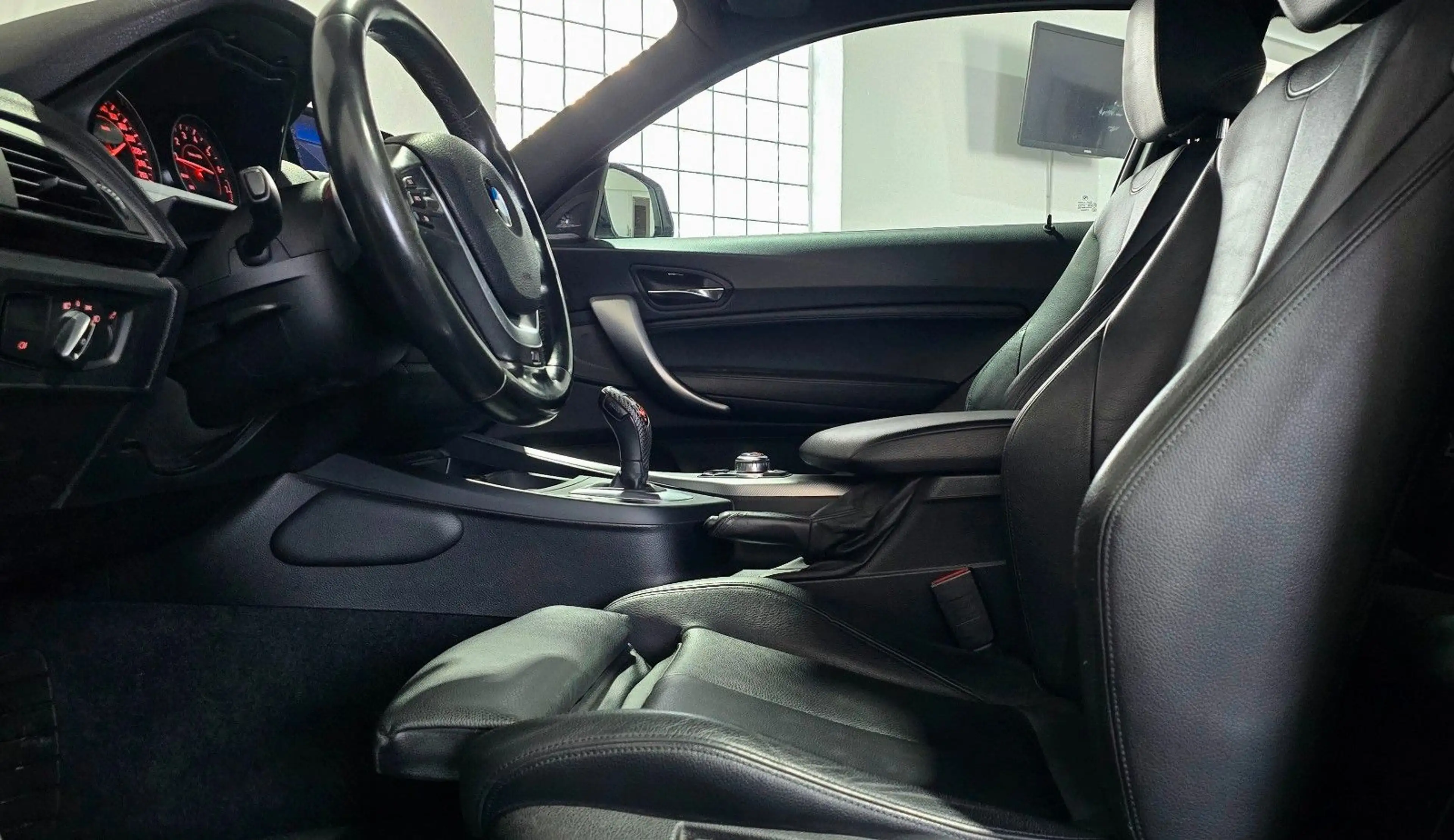 BMW 135 i*NAVI PROF*HARMAN KARDON*BASTUCK*LEDER*AUTO — photo 24