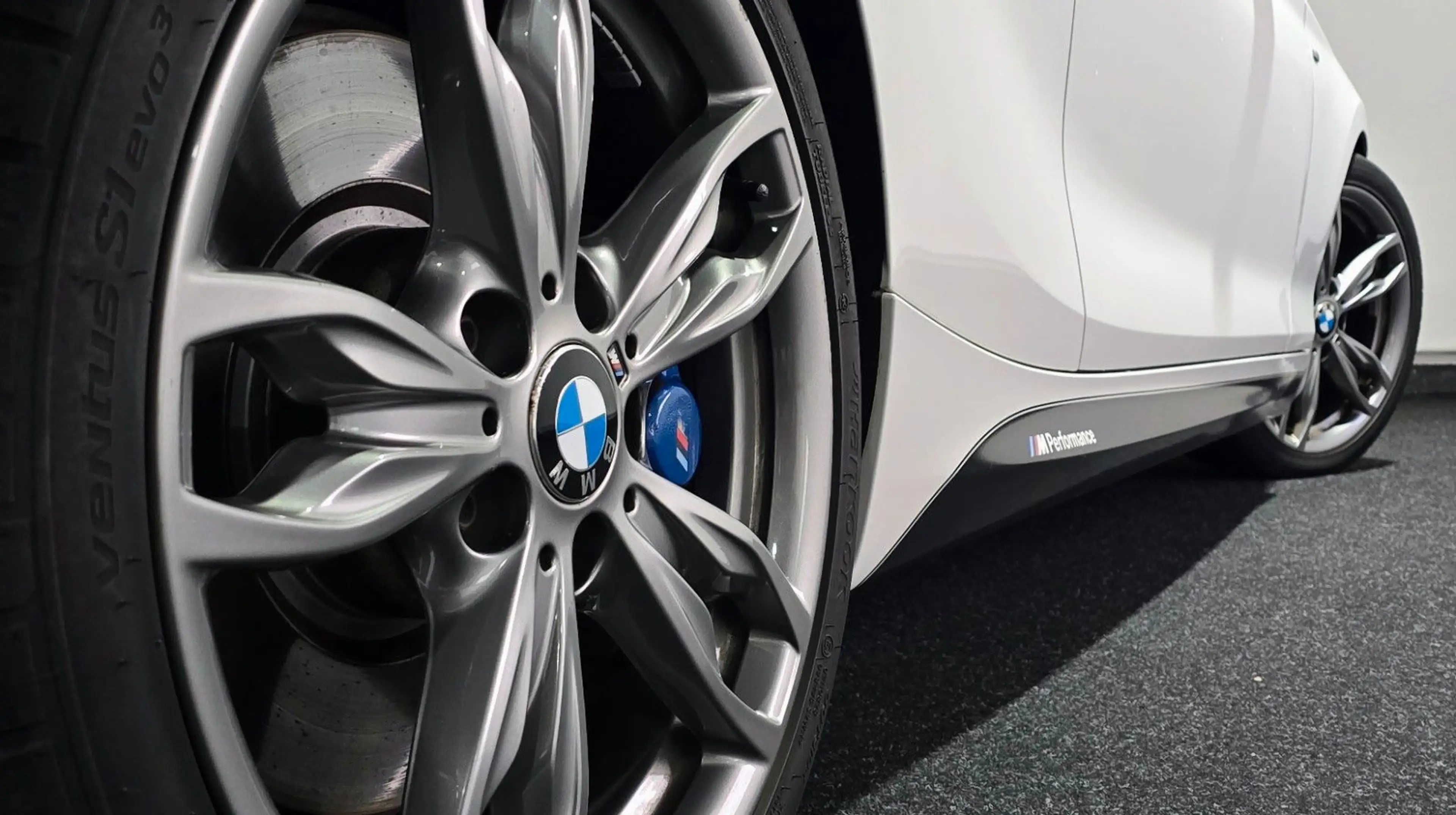 BMW 135 i*NAVI PROF*HARMAN KARDON*BASTUCK*LEDER*AUTO — photo 21