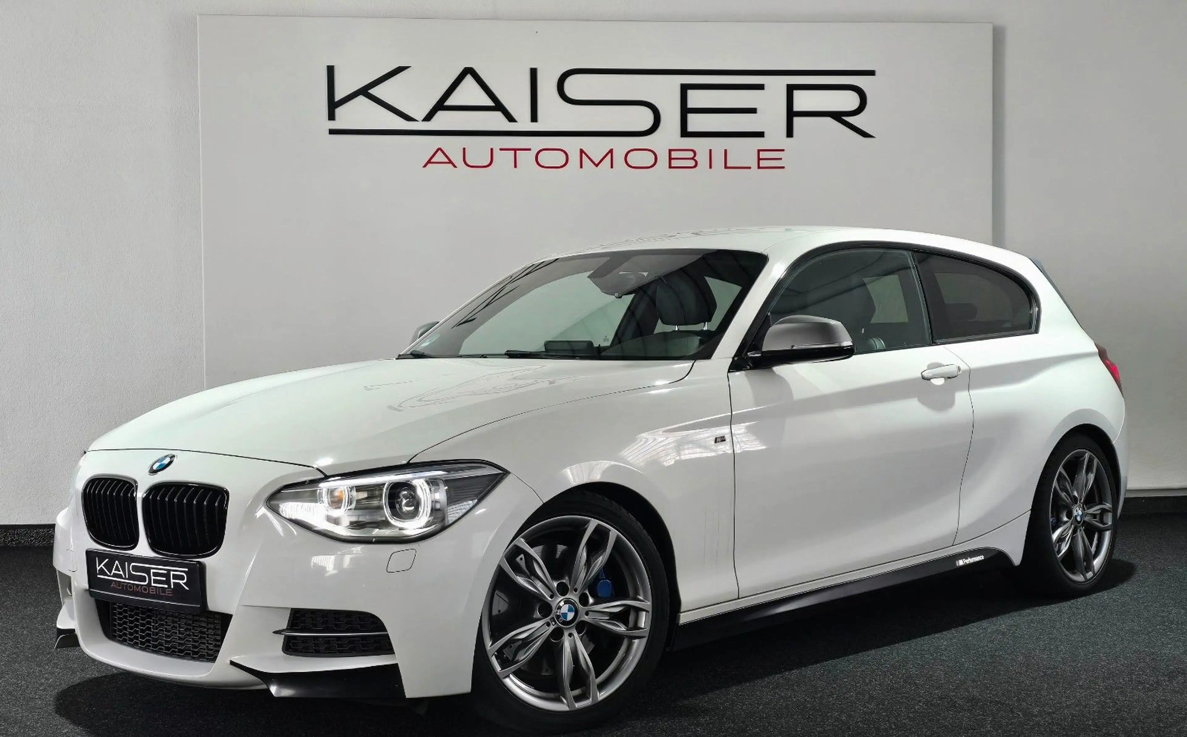 BMW 135 i*NAVI PROF*HARMAN KARDON*BASTUCK*LEDER*AUTO — photo 4
