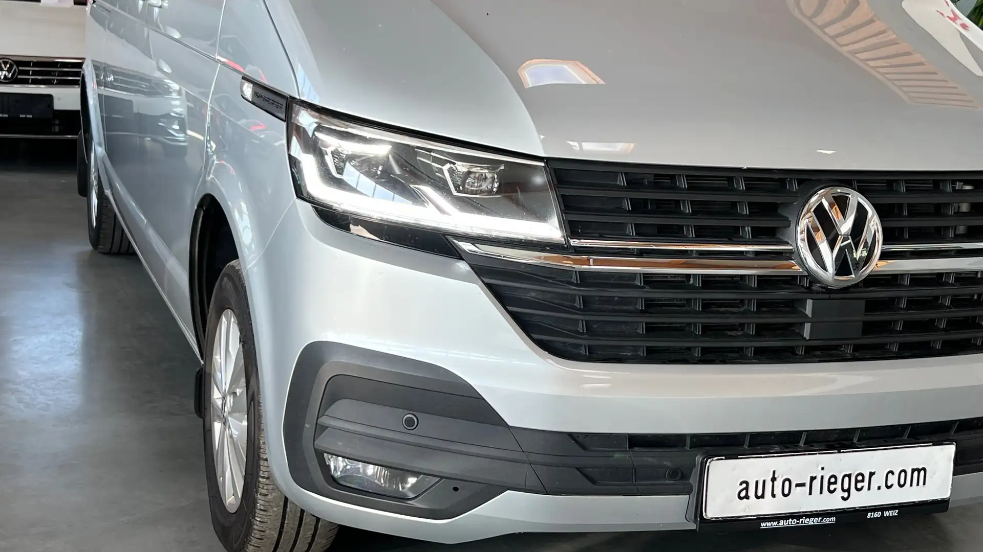Volkswagen T6.1 Transporter T6 Kasten lang TDI DSG, LED, ACC, AHK Silber - 2