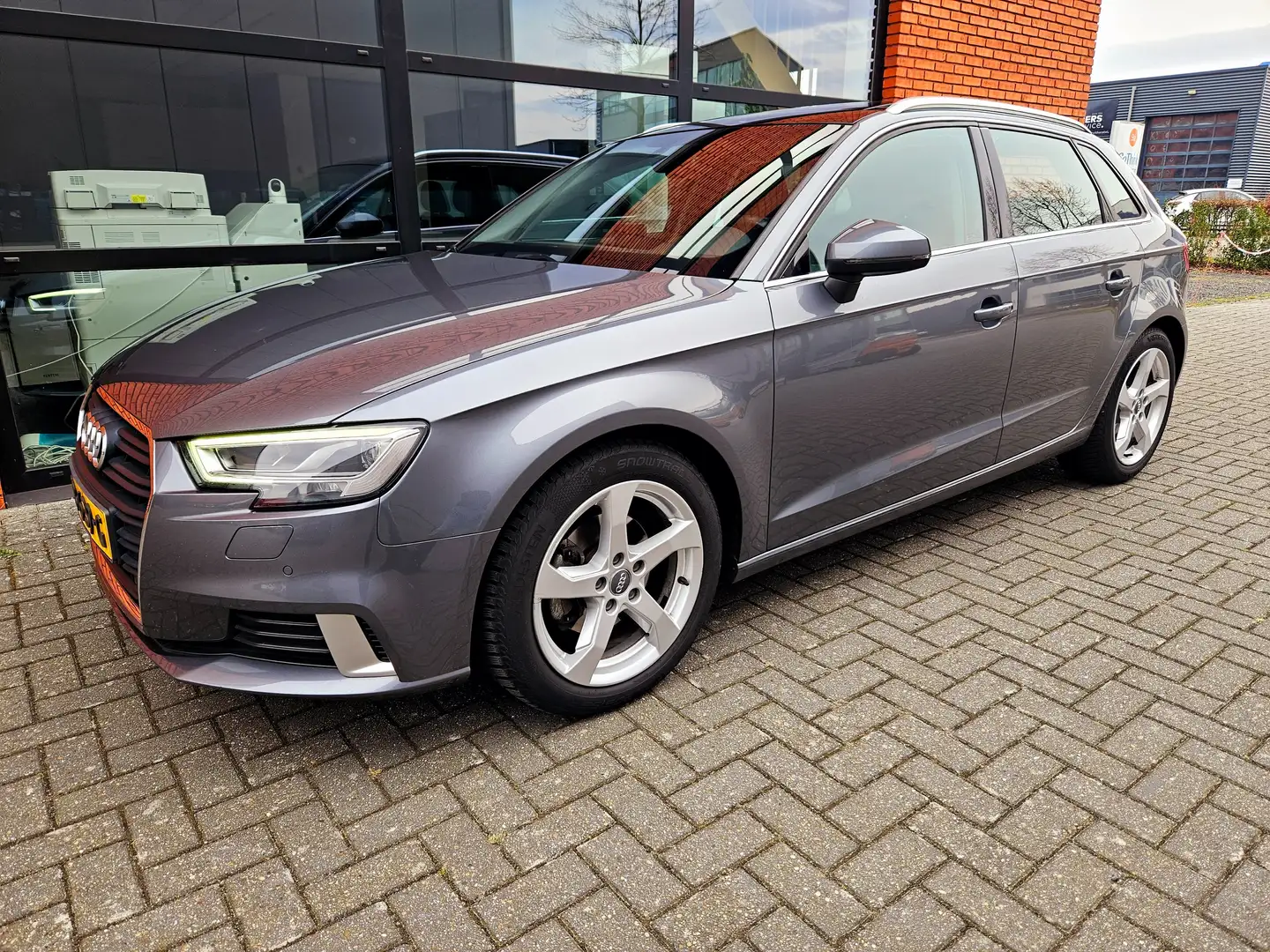 Audi A3 TFSI Sportback Leder Pano Stoelverwarming Grijs - 1