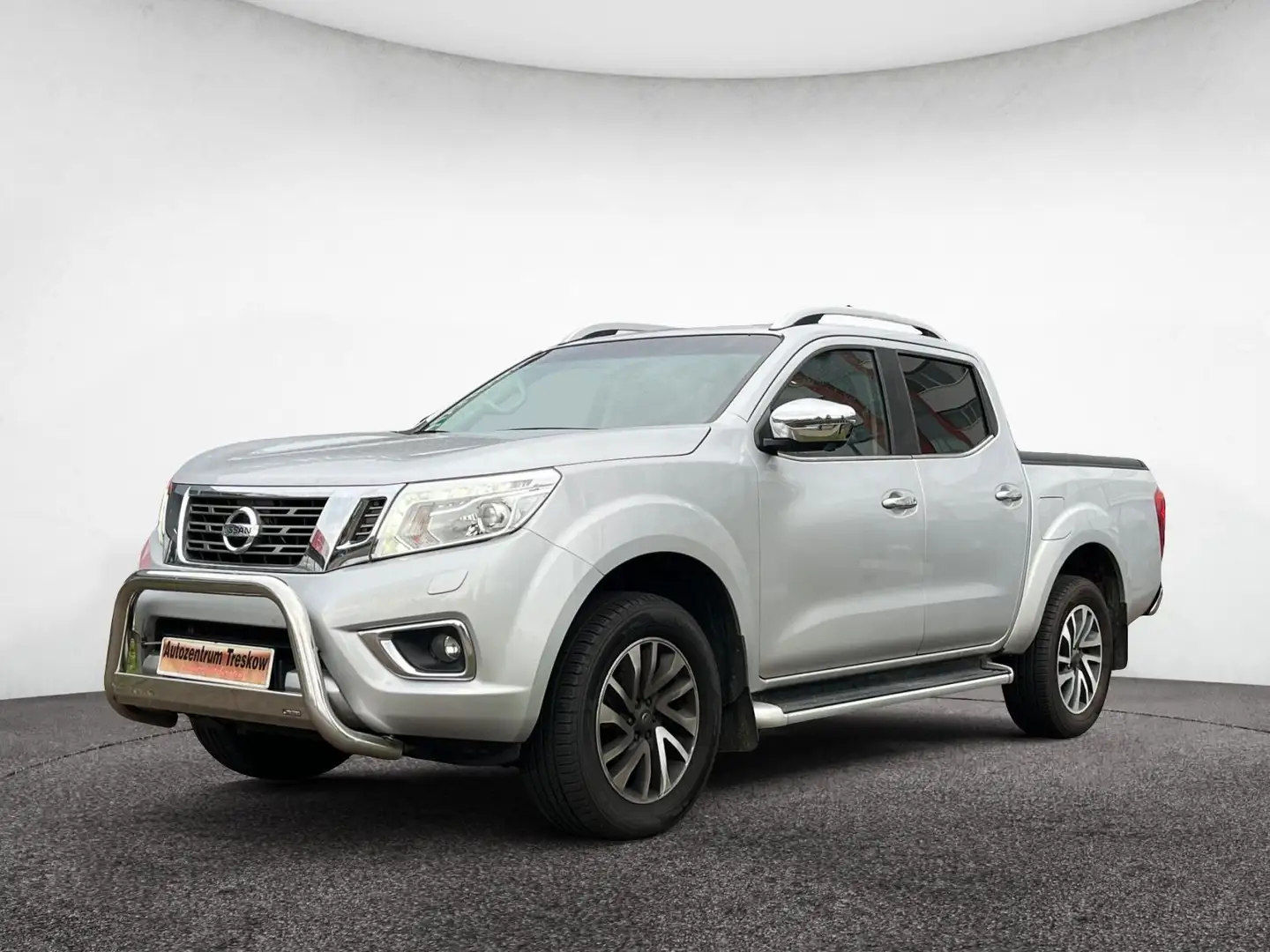 Nissan Navara 4x4 2.3 dCi Tekna Double Cab Silber - 1