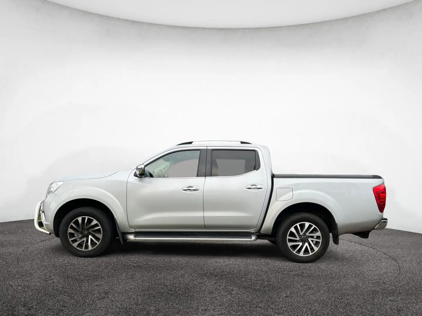 Nissan Navara 4x4 2.3 dCi Tekna Double Cab Silver - 2