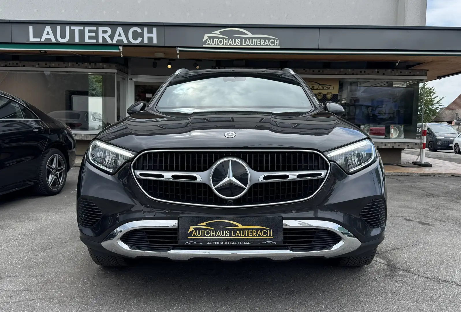 Mercedes-Benz GLC 220 GLC 220d 4Matic *1.BES *AHK *DISTR. *AMBIEN *LEDER Grau - 2