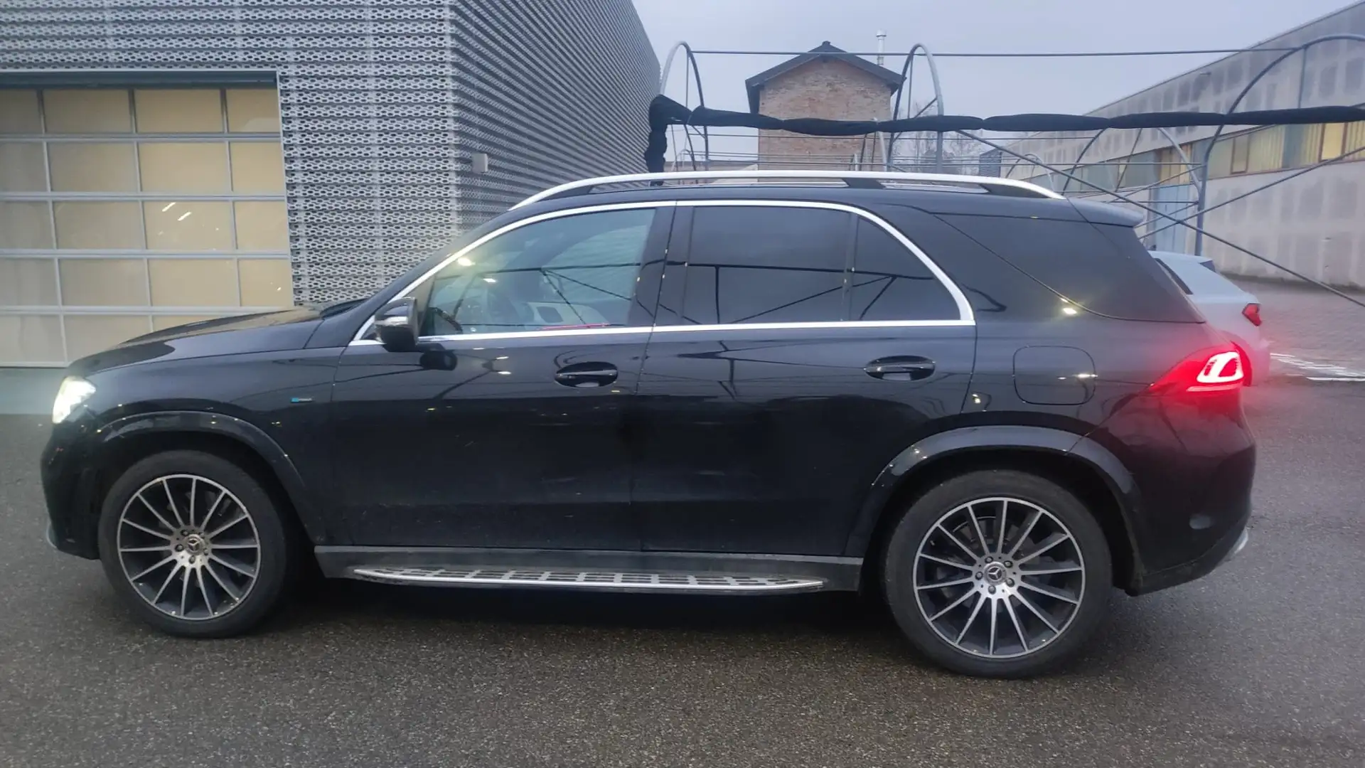 Mercedes-Benz GLE 350 GLE 350 DE PHEV Premium AMG Plus 4Matic 95.000 KM Schwarz - 1