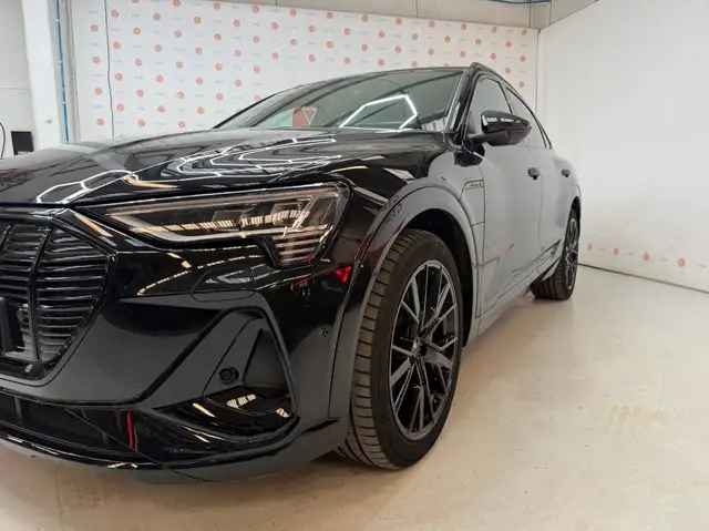 Audi E-Tron view 10