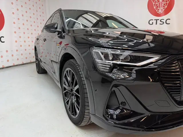 Audi E-Tron view 9