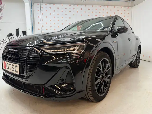 Audi E-Tron view 11